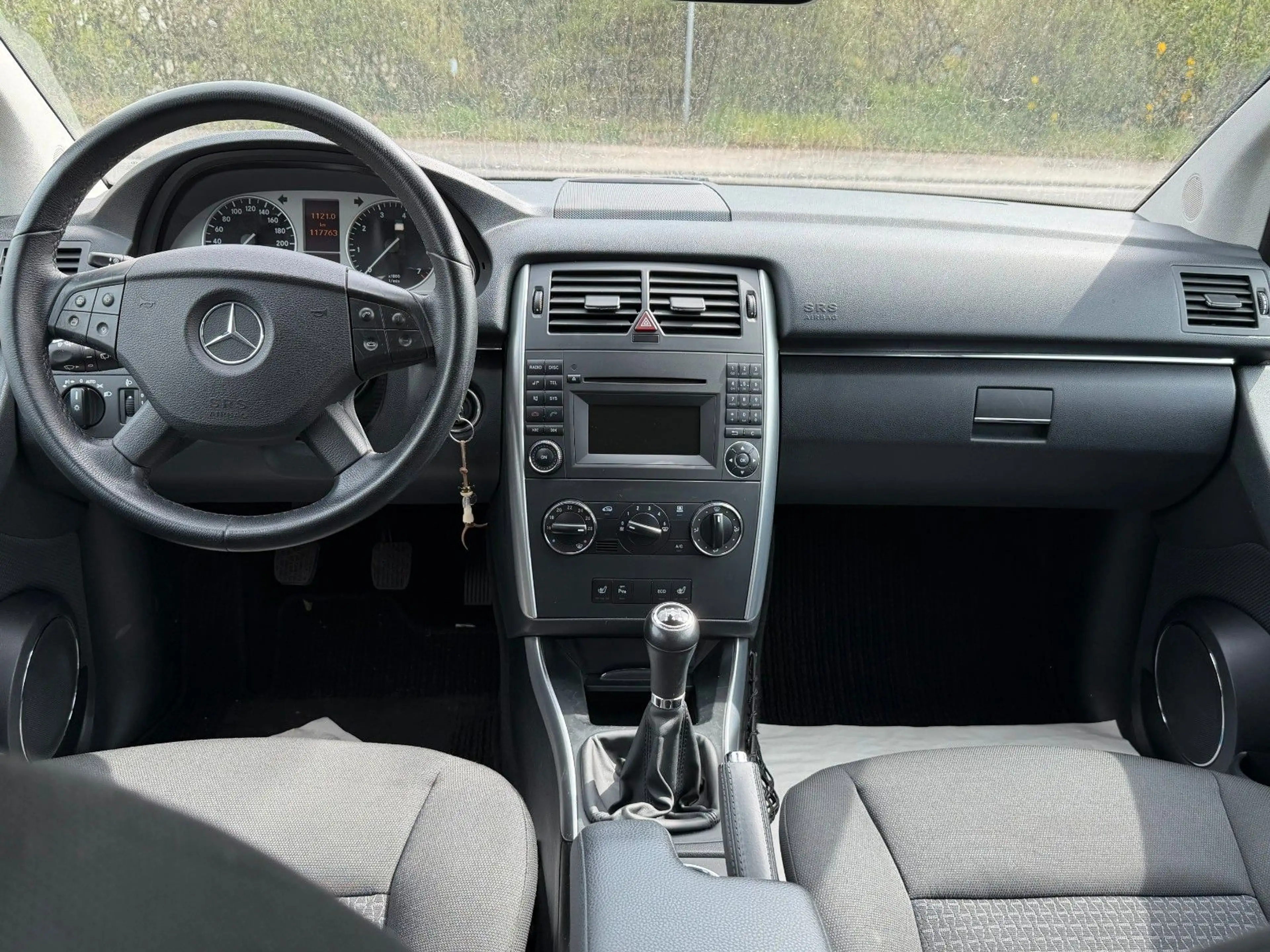 Mercedes-Benz B 180 Tempomat SHZ PDC TÜV/AU neu — photo 12