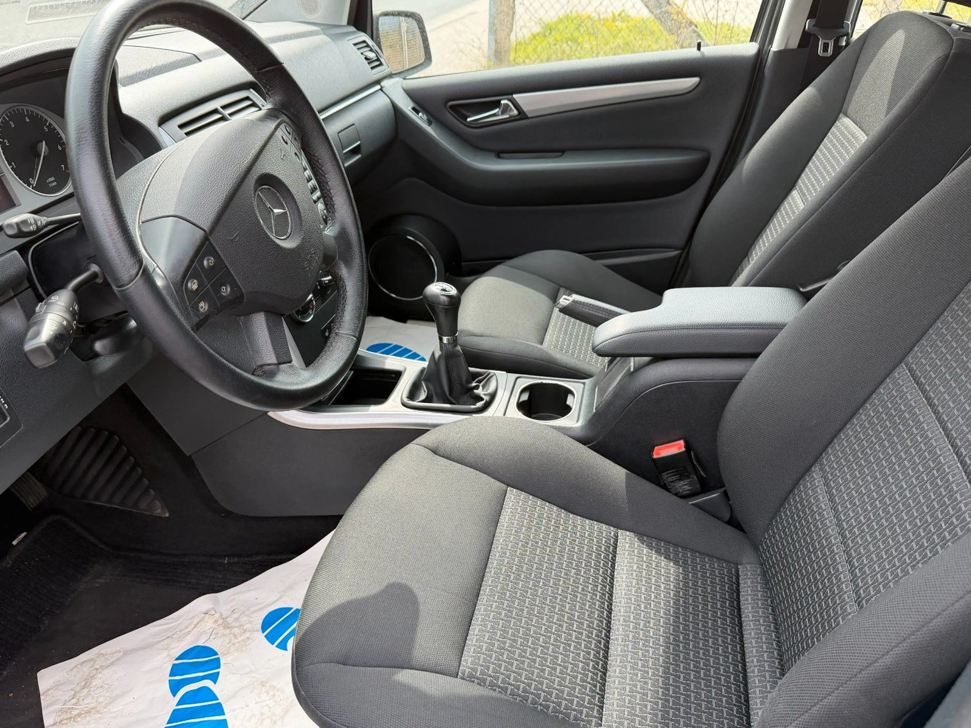 Mercedes-Benz B 180 Tempomat SHZ PDC TÜV/AU neu — photo 10