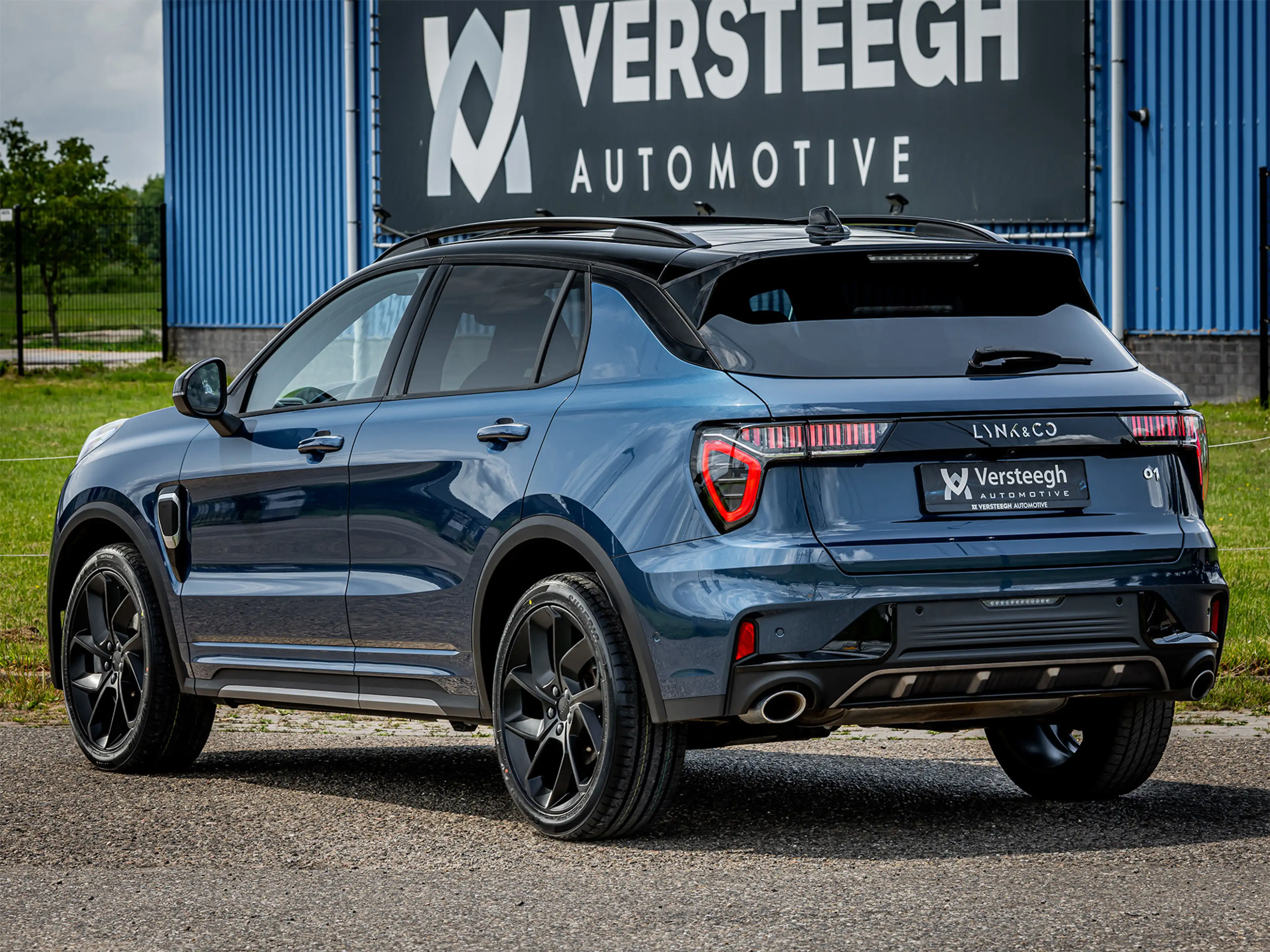 Lynk & Co 01 1.5 Plug-In Hybrid 262pk BLACKED OUT | 360 Camera — photo 3