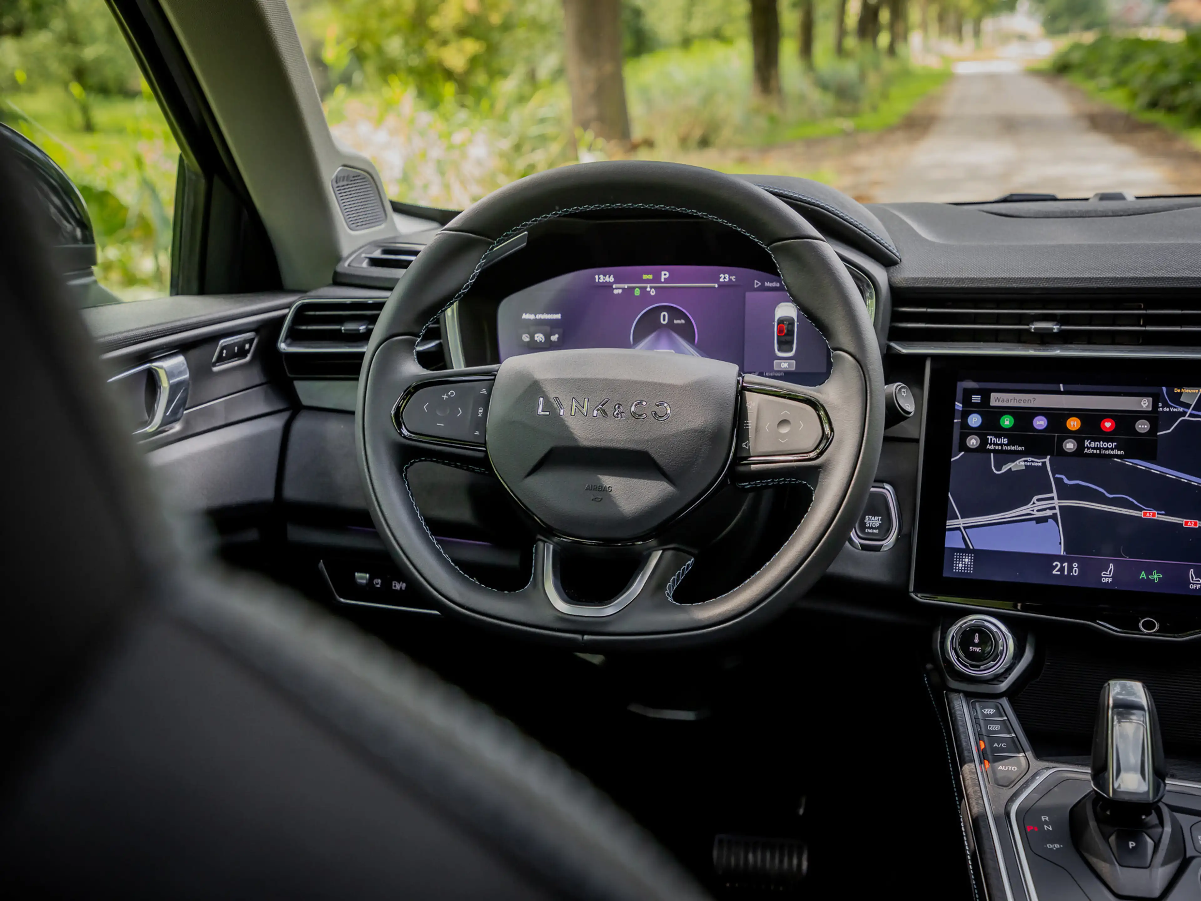 Lynk & Co 01 1.5 Plug-In Hybrid 262pk BLACKED OUT | 360 Camera — photo 31