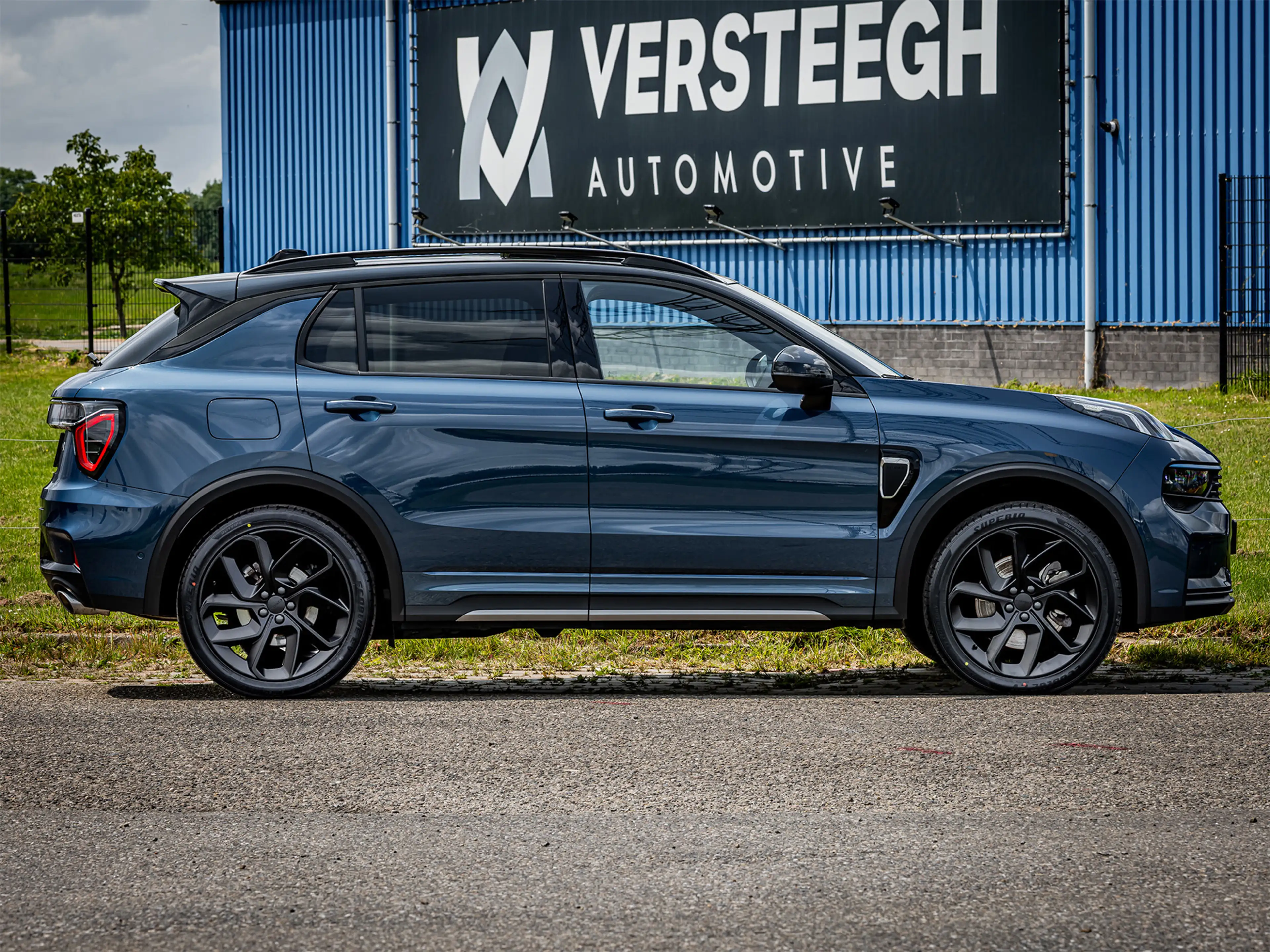 Lynk & Co 01 1.5 Plug-In Hybrid 262pk BLACKED OUT | 360 Camera — photo 2