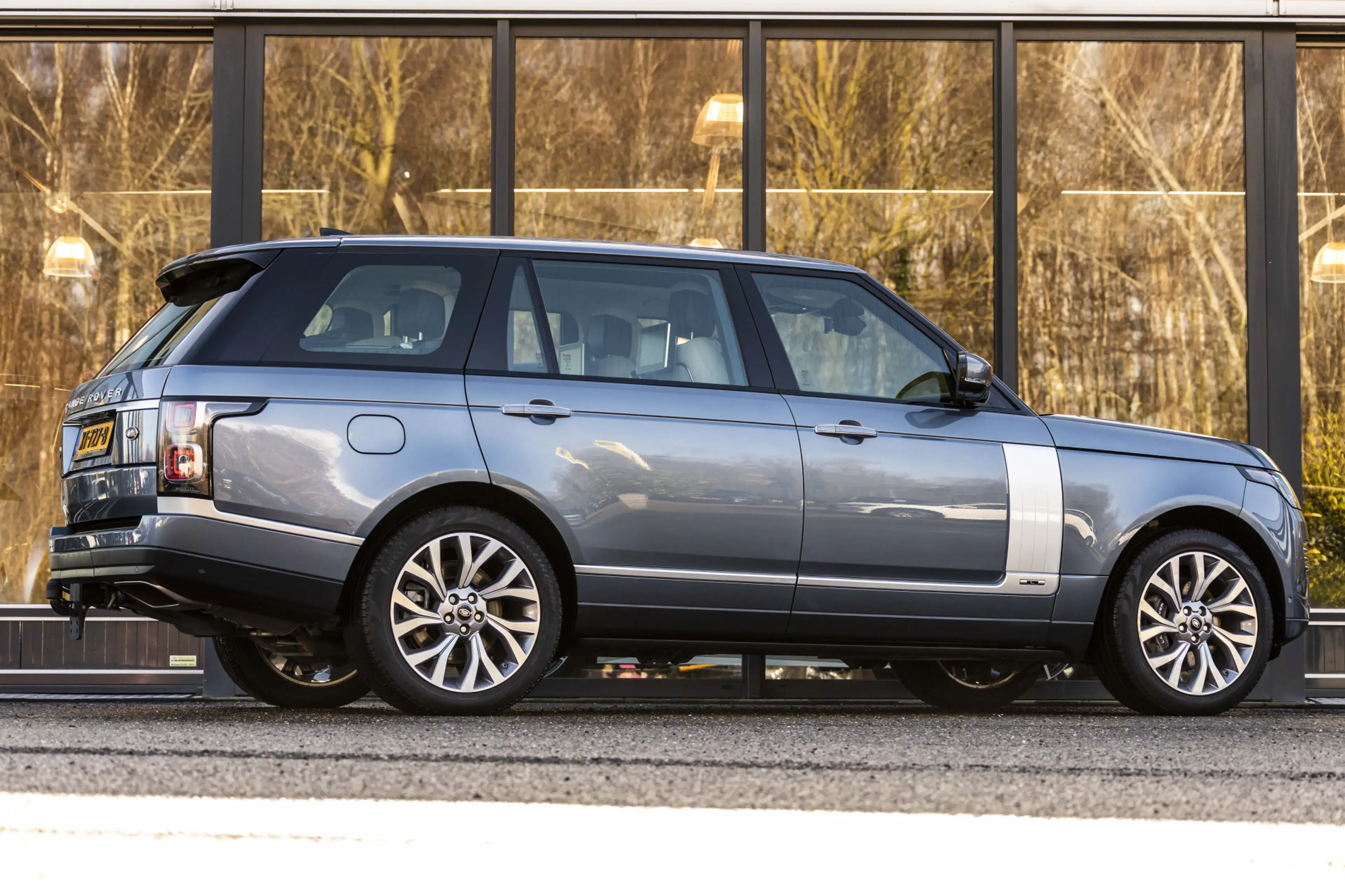 Land Rover Range Rover 2.0 P400e LWB Autobiography — photo 11