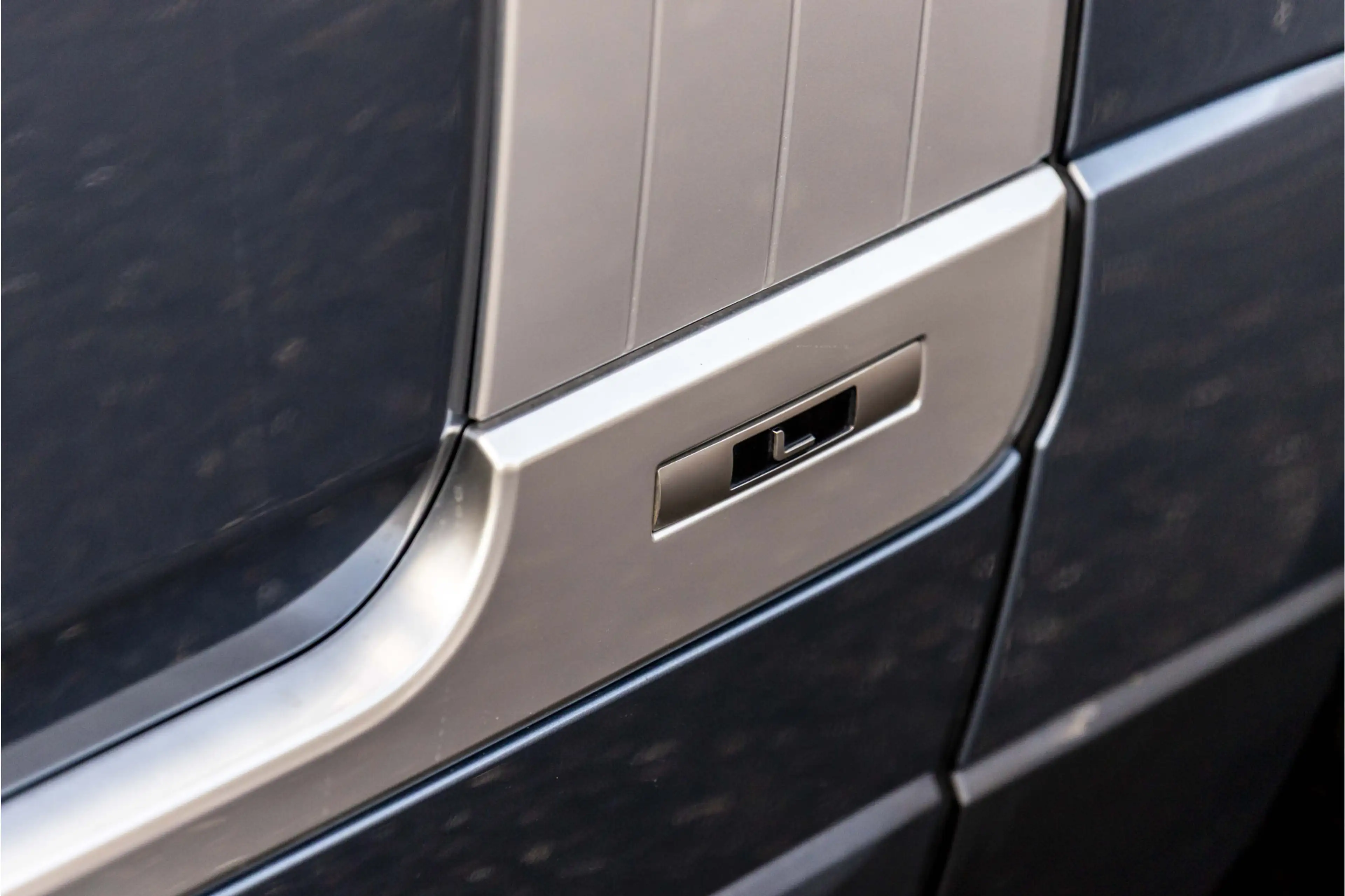 Land Rover Range Rover 2.0 P400e LWB Autobiography — photo 7