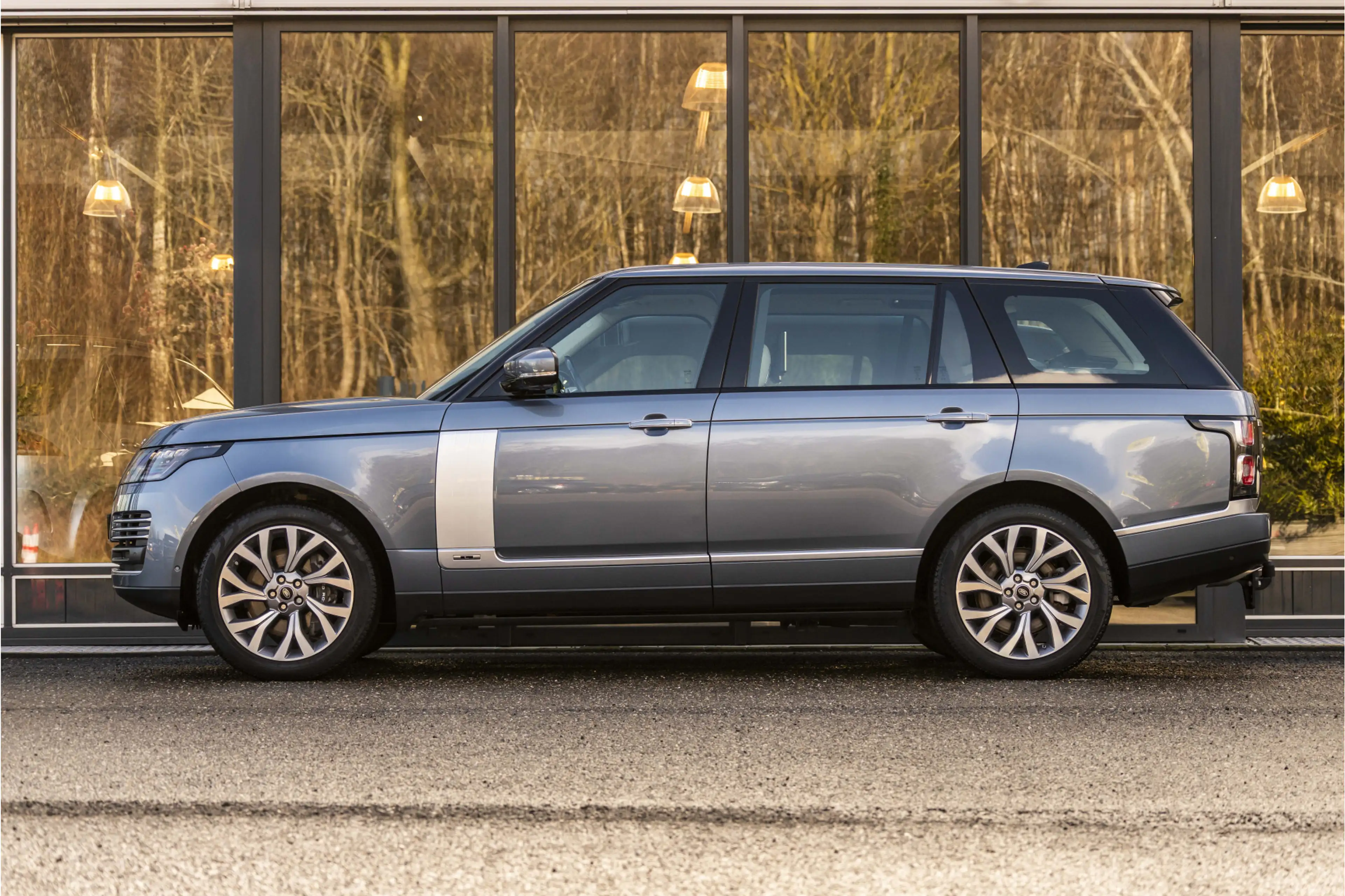 Land Rover Range Rover 2.0 P400e LWB Autobiography — photo 14