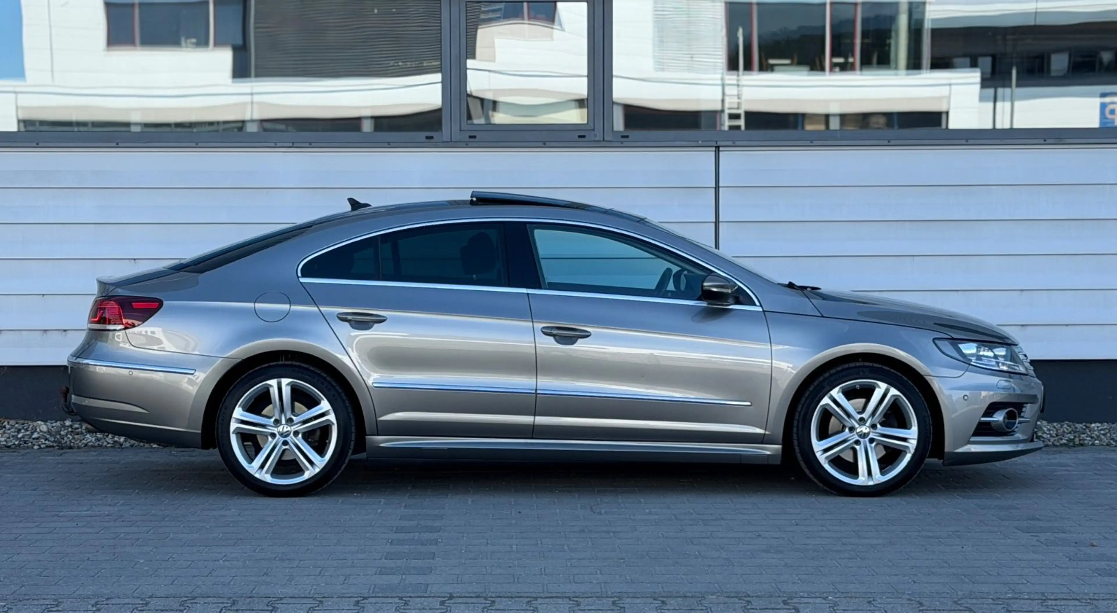 Volkswagen Passat CC R Line 4Motion ACC S-Dach StandHeiz. — photo 8