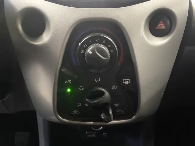 Peugeot 108 view 11