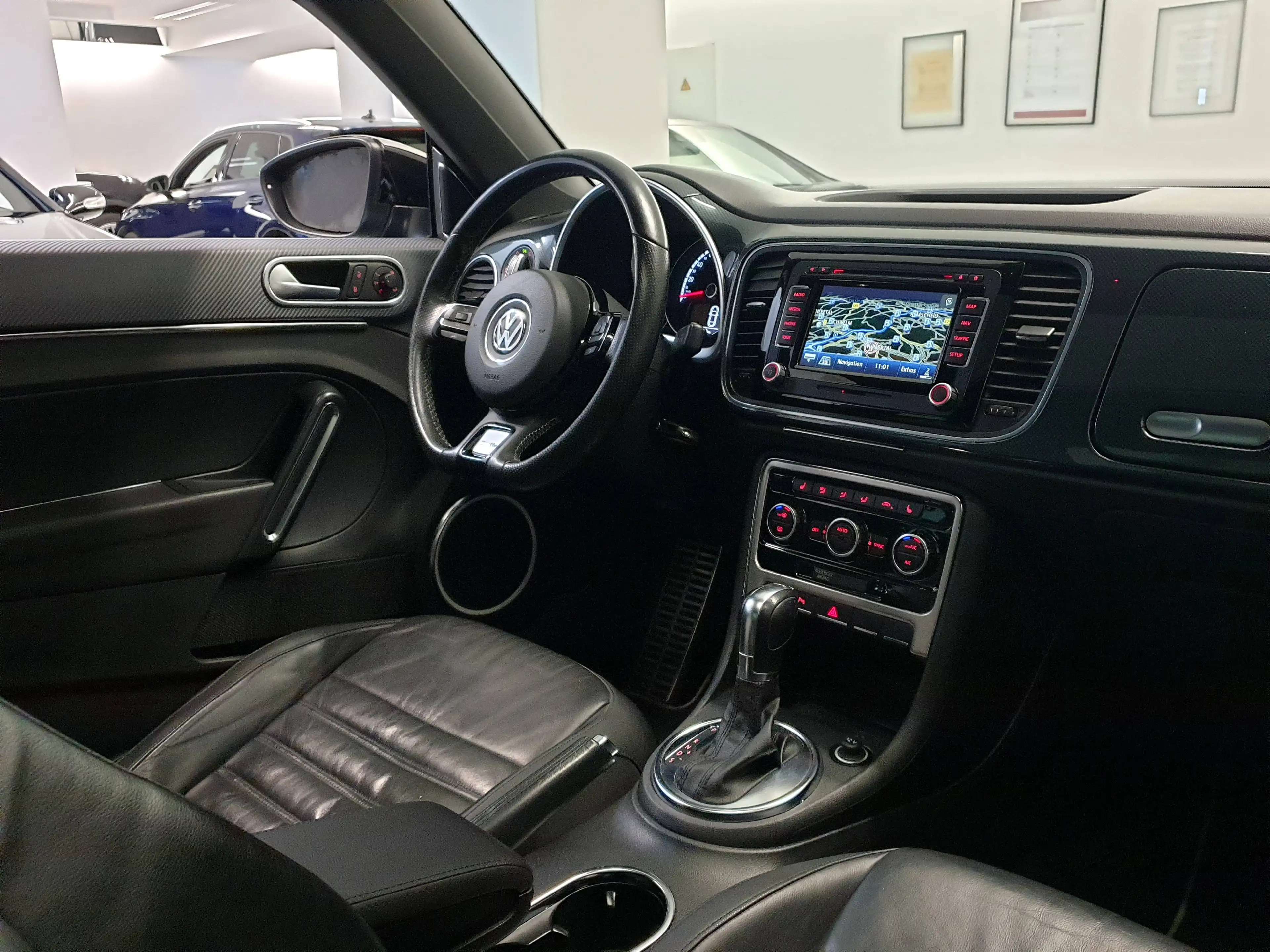 Volkswagen Beetle Beetle 1.4 TSI DSG Sport 1.Hand Leder R Line 20` — photo 8