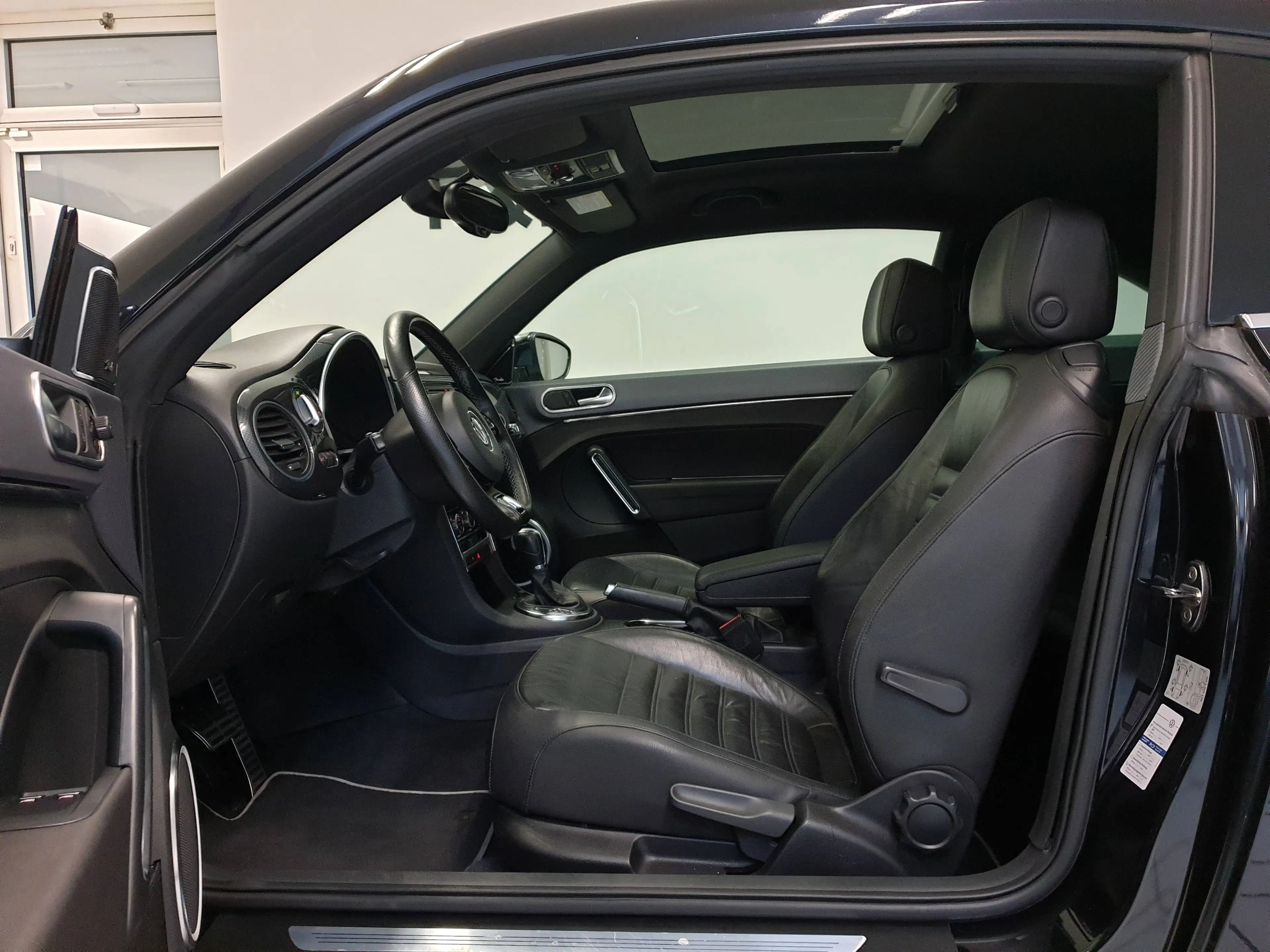 Volkswagen Beetle Beetle 1.4 TSI DSG Sport 1.Hand Leder R Line 20` — photo 9