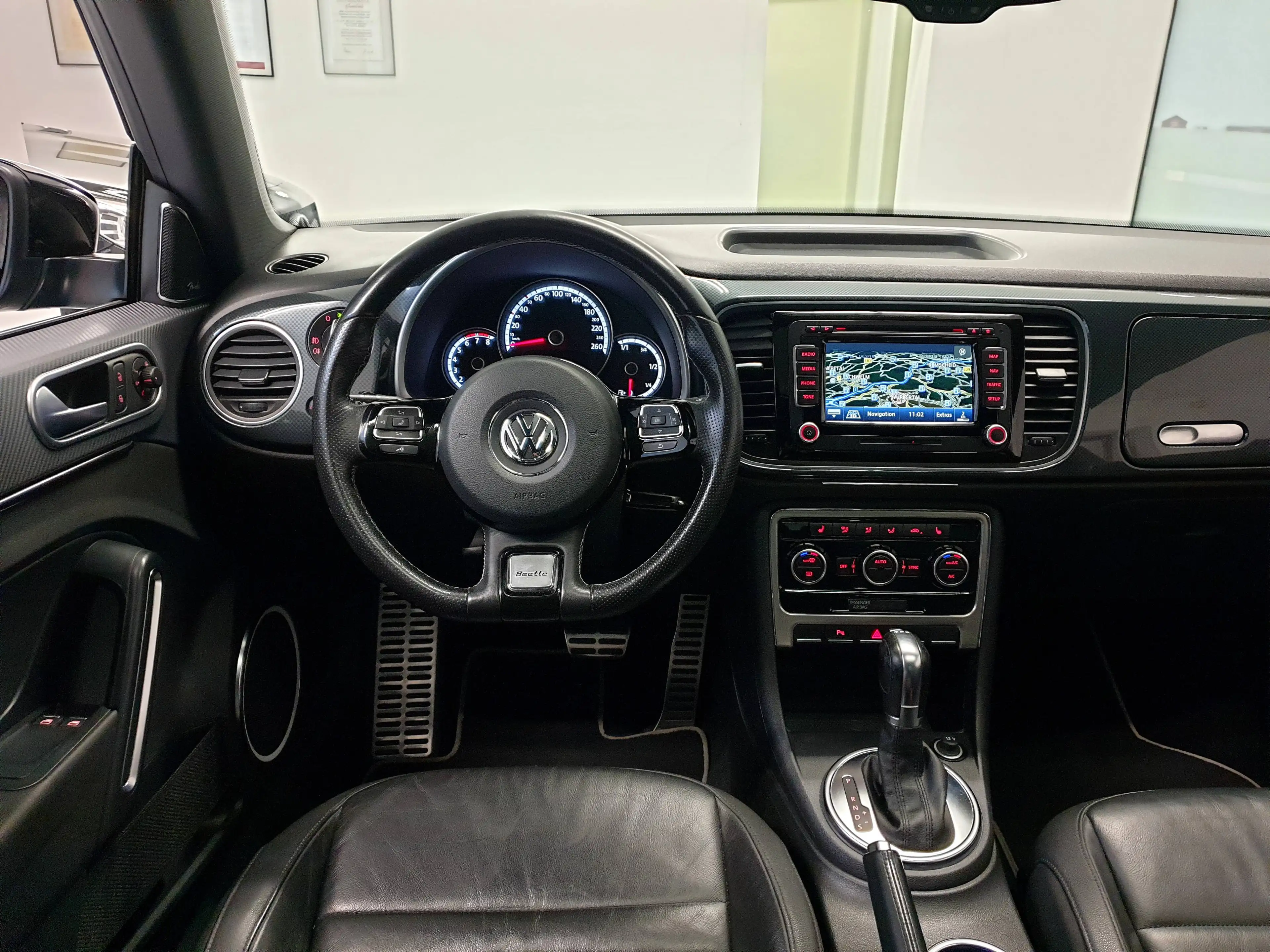 Volkswagen Beetle Beetle 1.4 TSI DSG Sport 1.Hand Leder R Line 20` — photo 7