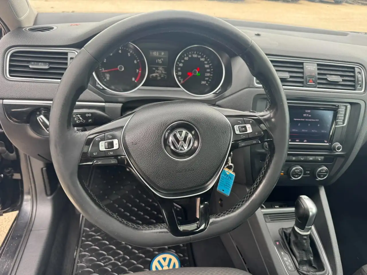 Volkswagen Jetta снимка Volkswagen Jetta