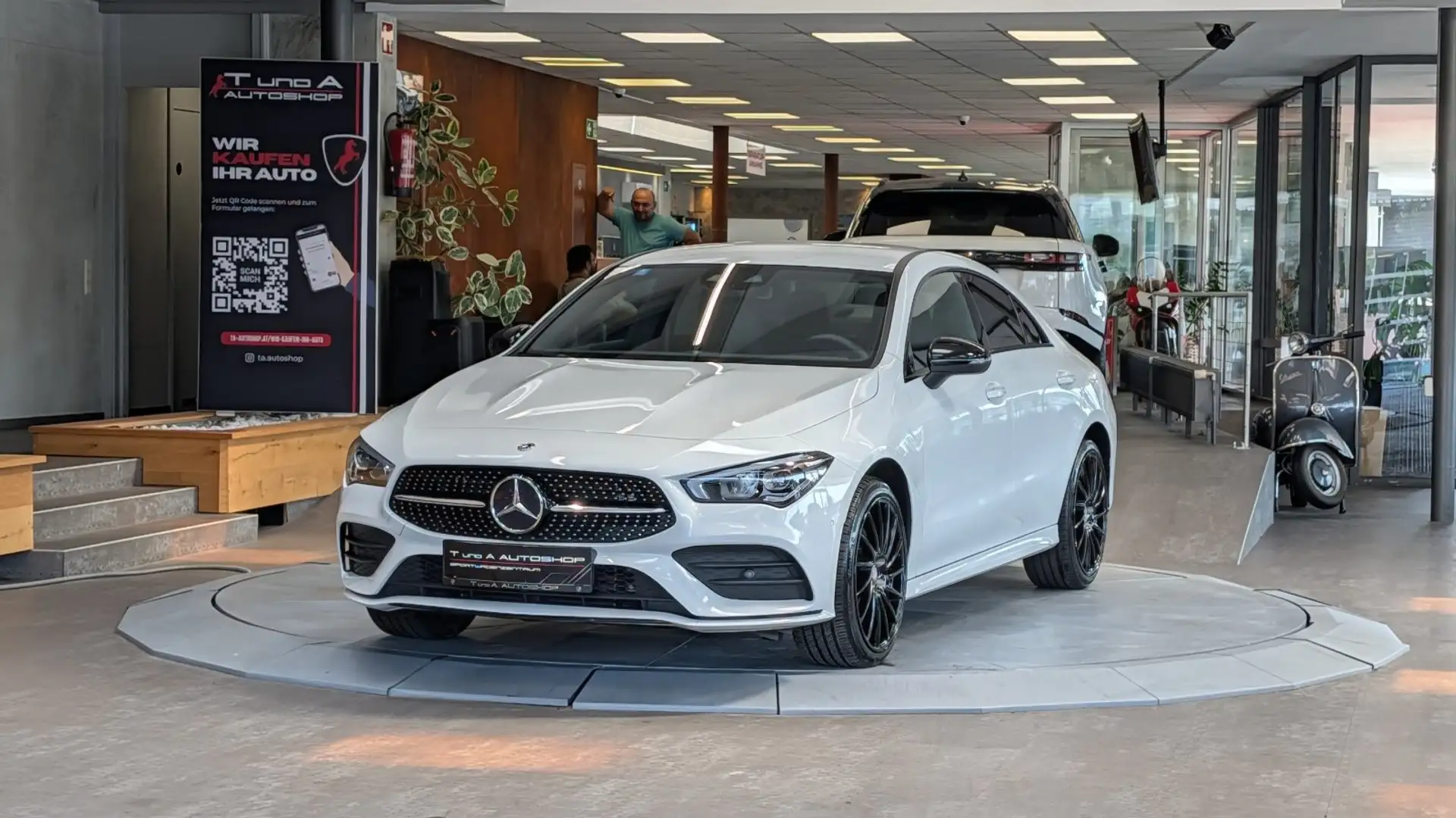 Mercedes-Benz CLA 250 e AMG-Paket Aut. *Kamera*Navi*19Zoll* Weiß - 1