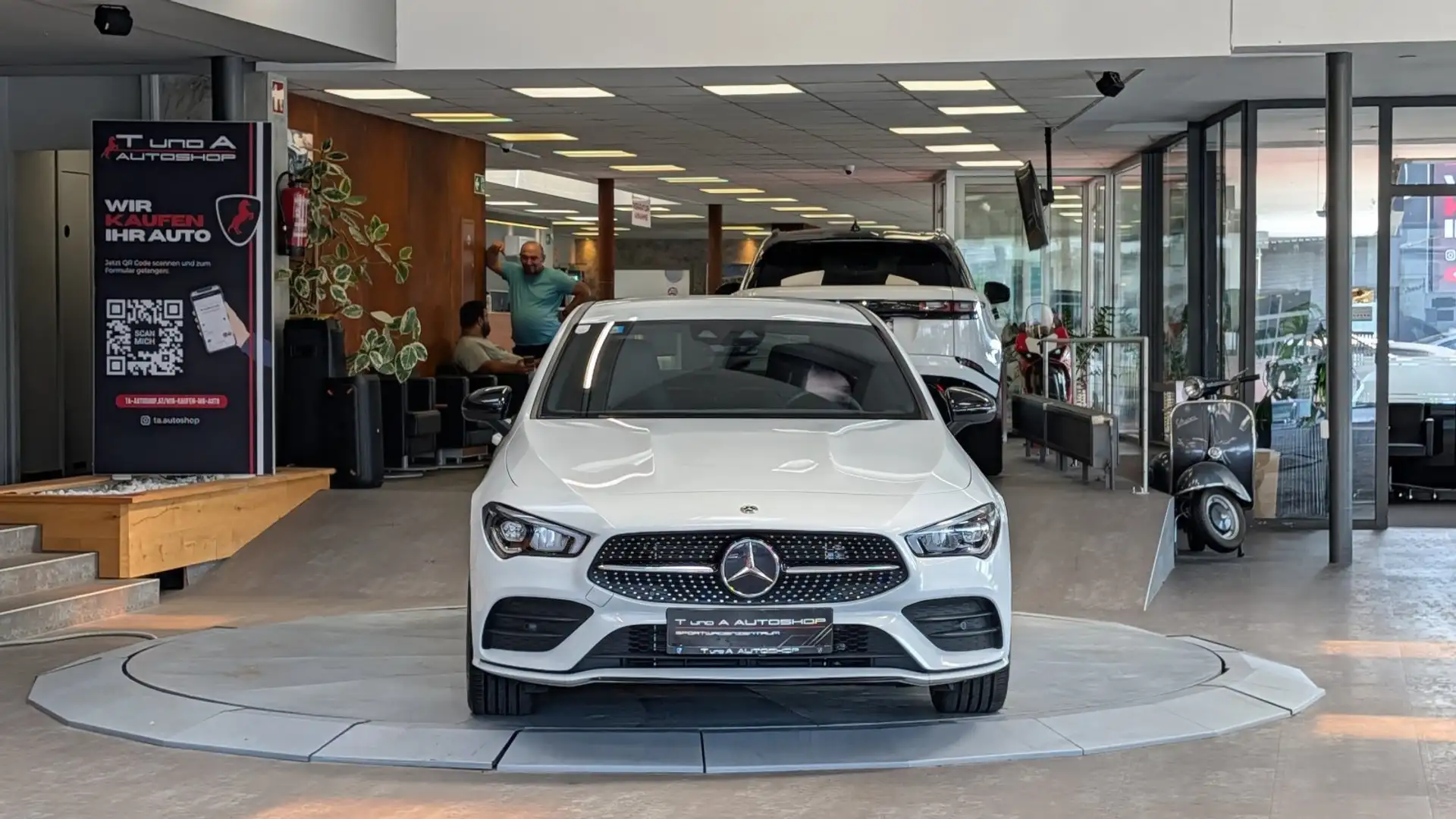 Mercedes-Benz CLA 250 e AMG-Paket Aut. *Kamera*Navi*19Zoll* Weiß - 2