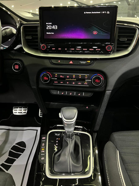 Kia Ceed / cee'd Ceed SW /GT Line/Panorama/Virtual/JBL/LED/ — photo 9