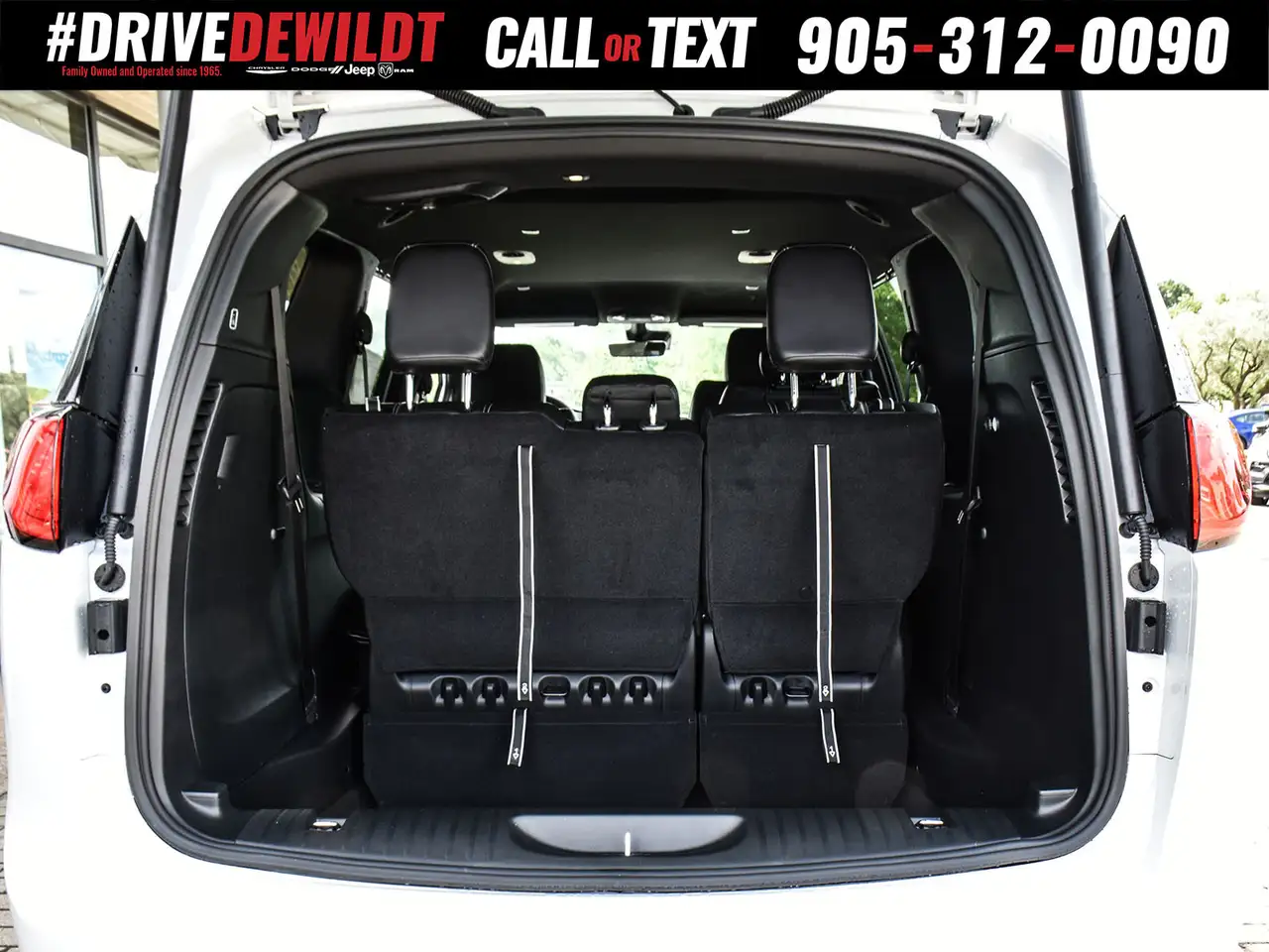 Chrysler Grand Caravan снимка Chrysler Grand Caravan