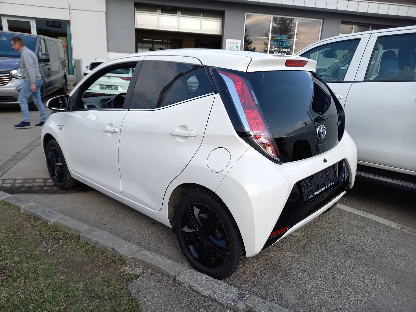 Toyota Aygo 1,0 VVT-i Weiß - 2