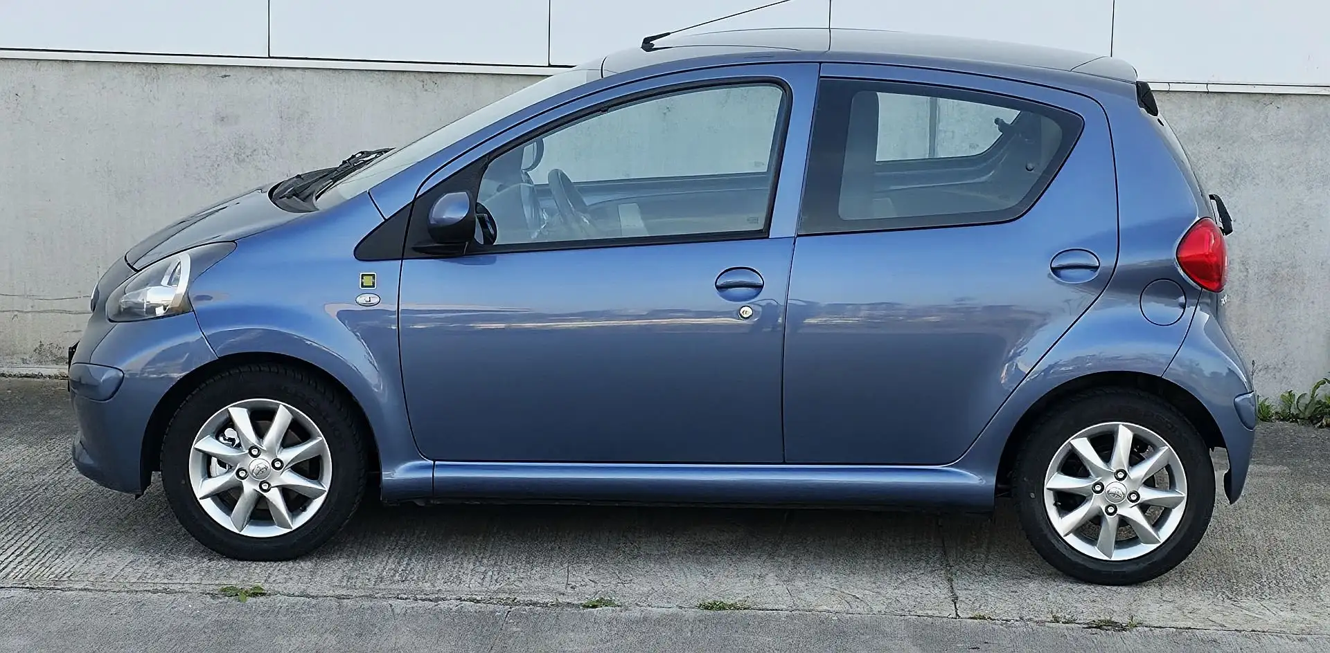 Toyota Aygo Aygo Team Automatik Klima Alu PDC 5.Türen Blau - 2
