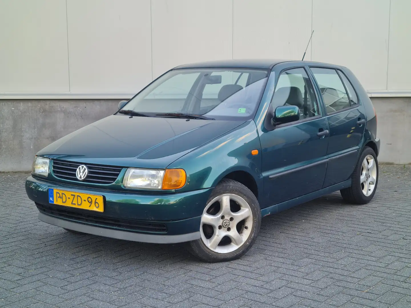Volkswagen Polo 1.4 rijd en schakeld goed met een nieuwe apk koopj Vert - 1