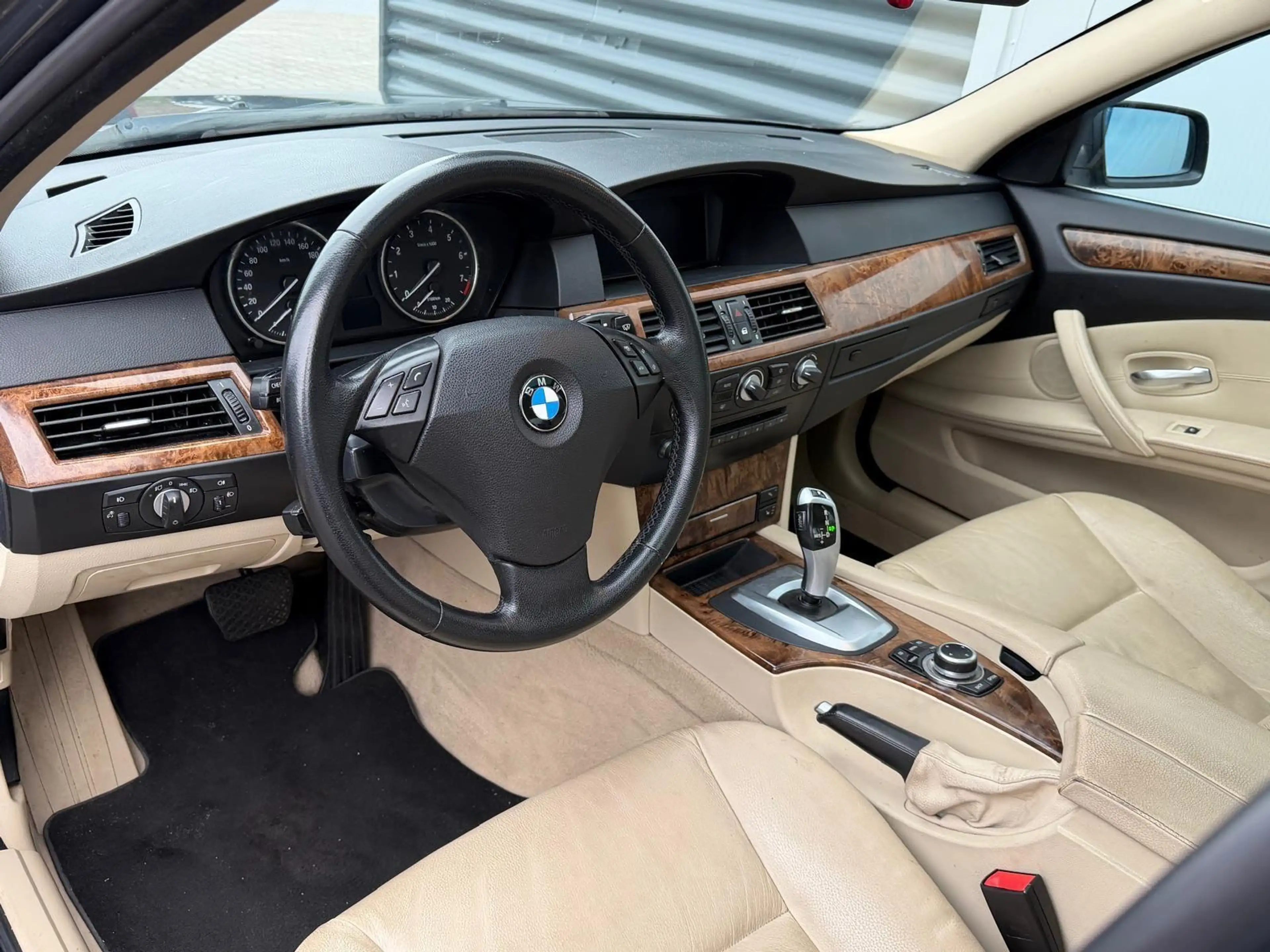 BMW 525 5-serie 525i LCI - Schuifdak - Leer - Xenon - Navi — photo 12