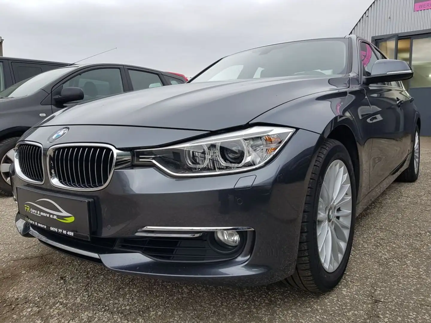 BMW 320 i Limousine Luxury Line // Bi- Xenon // Grau - 1
