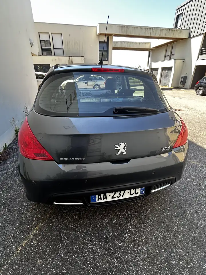 Peugeot 308 1.6 HDi 110ch FAP BVM6 BLUE LION FÃ©line
