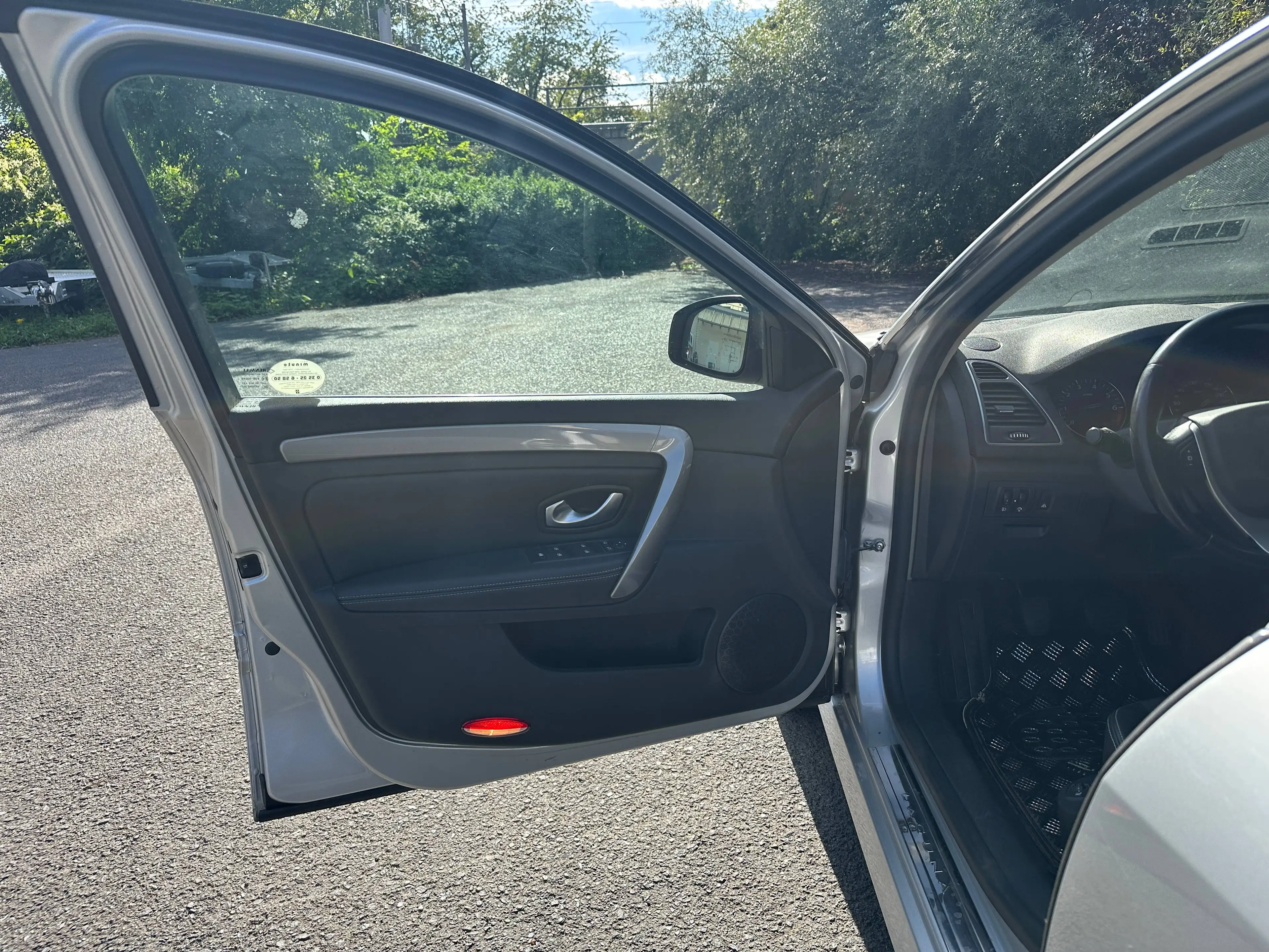 Renault Laguna Dynamique 2.0L 140PS +LEDER+KLIMA+NAVI+WINTERPAKET — photo 10