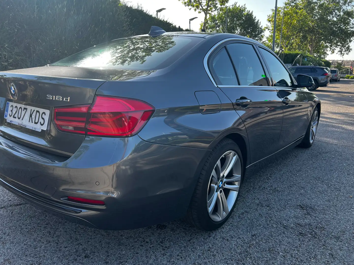 BMW 318 318dA Business Business Gris - 2