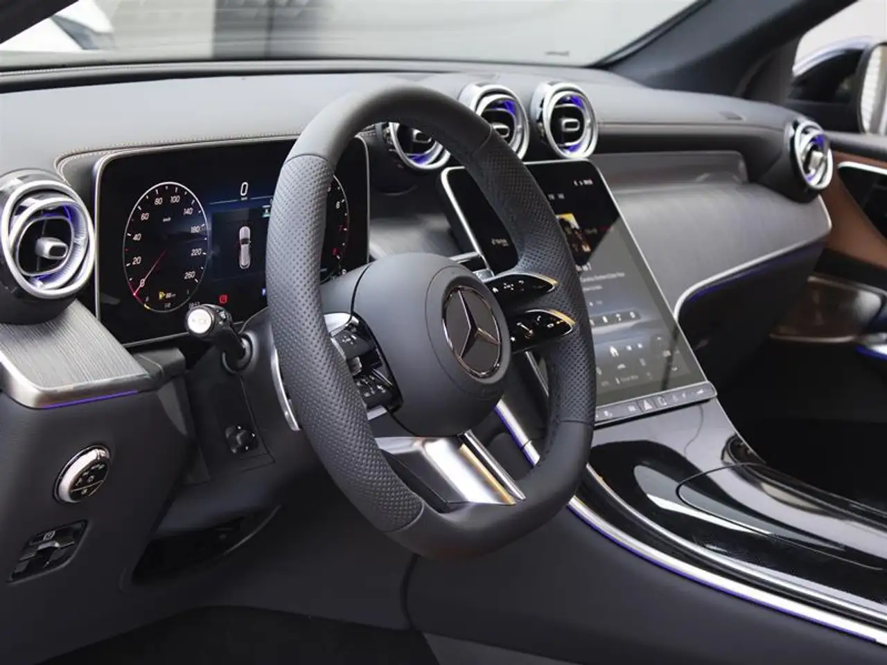 Mercedes-Benz GLC снимка Mercedes-Benz GLC