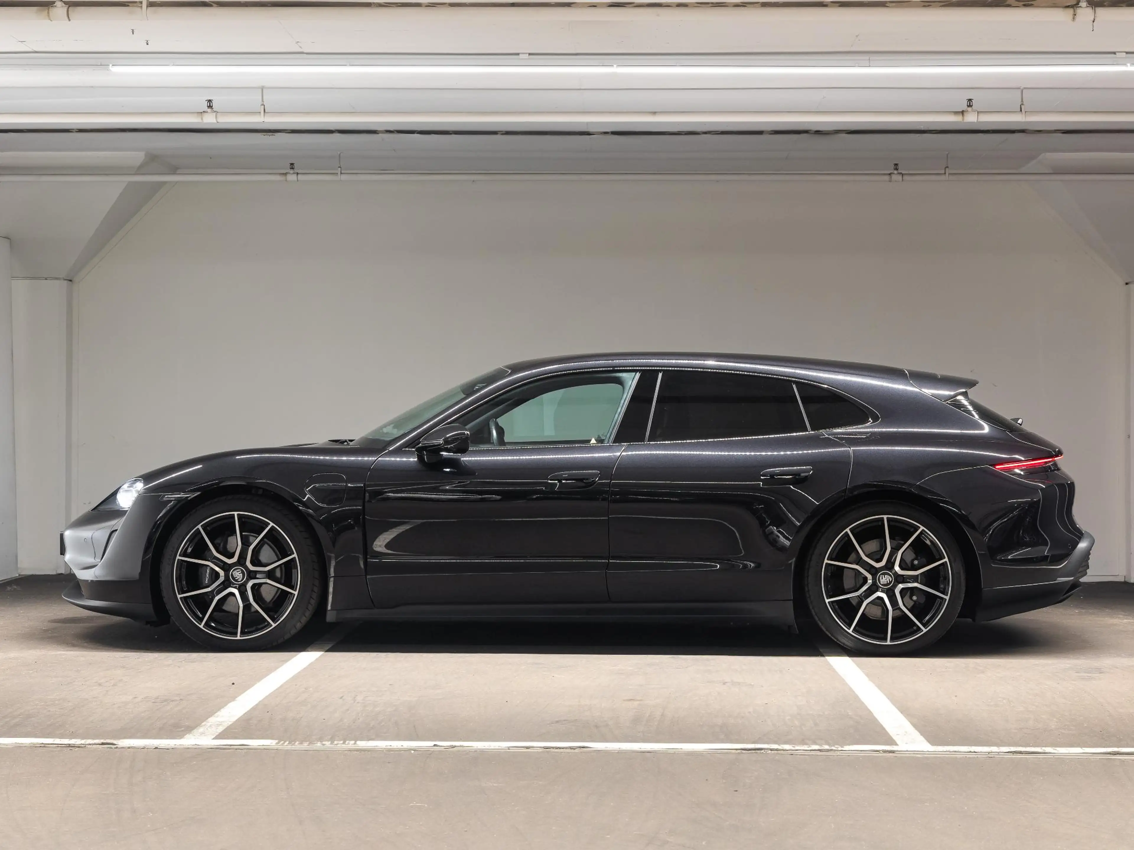 Porsche Taycan Sport Turismo 79 kWh — photo 2