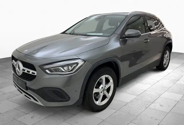 Mercedes-Benz Gla view 3