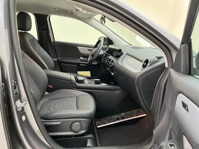 Mercedes-Benz Gla view 8