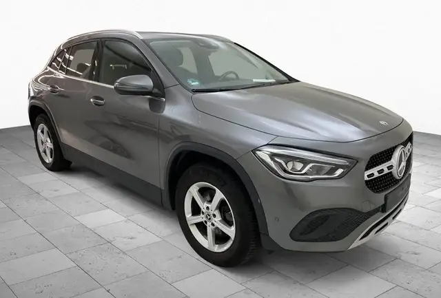 Mercedes-Benz Gla view 2