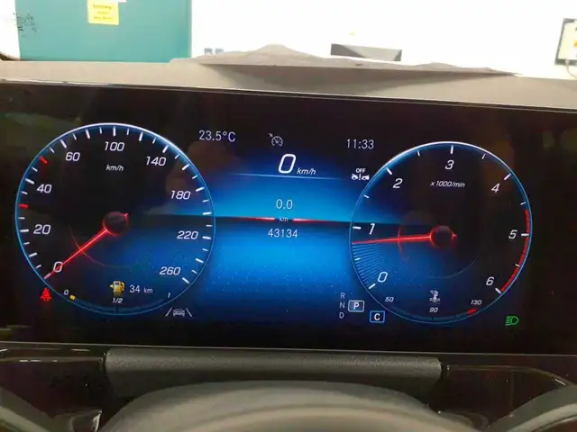 Mercedes-Benz Gla view 11