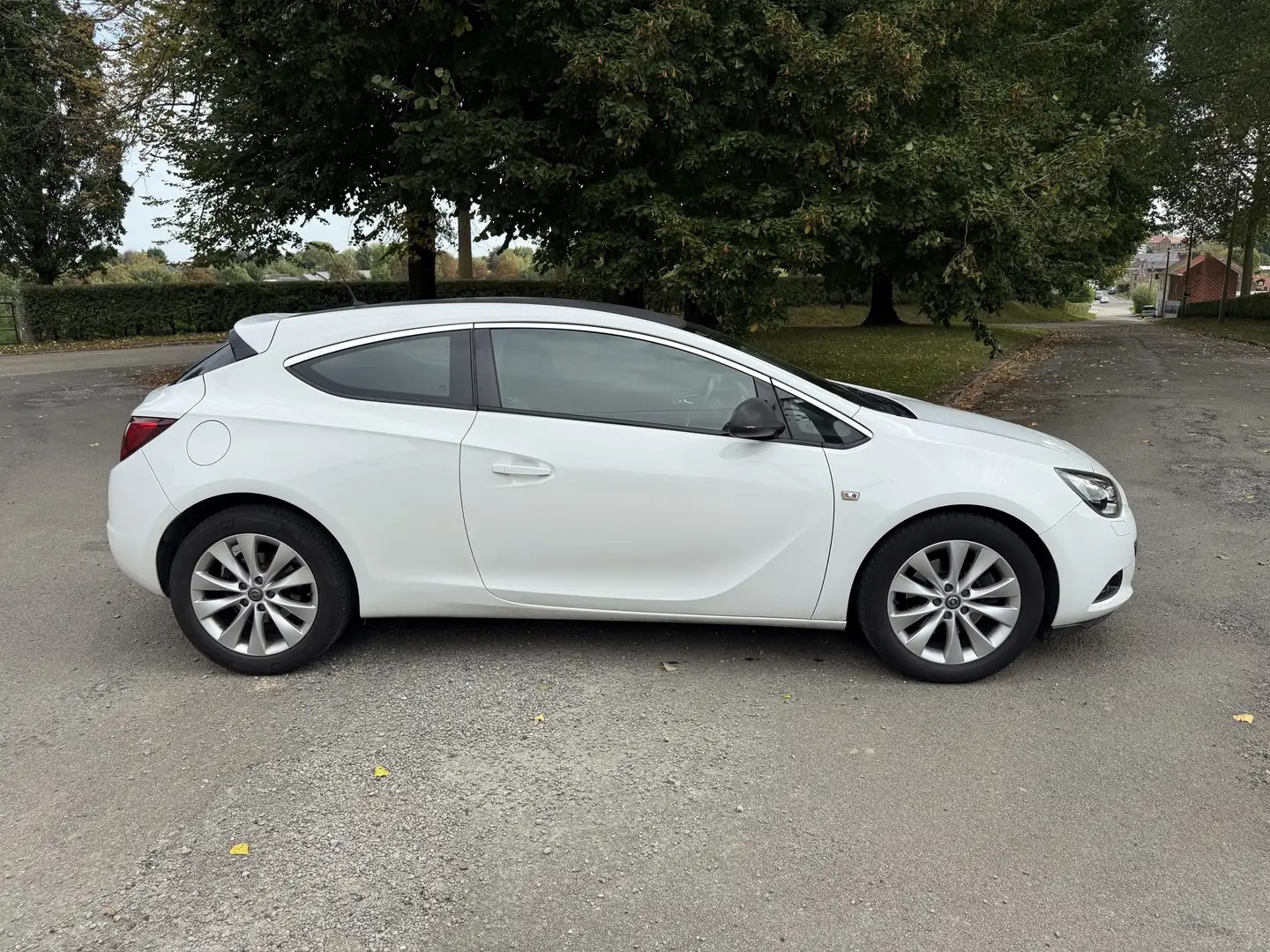 Opel Astra GTC 1.4 Turbo Sport / boîte auto/ 0498156435 - 2