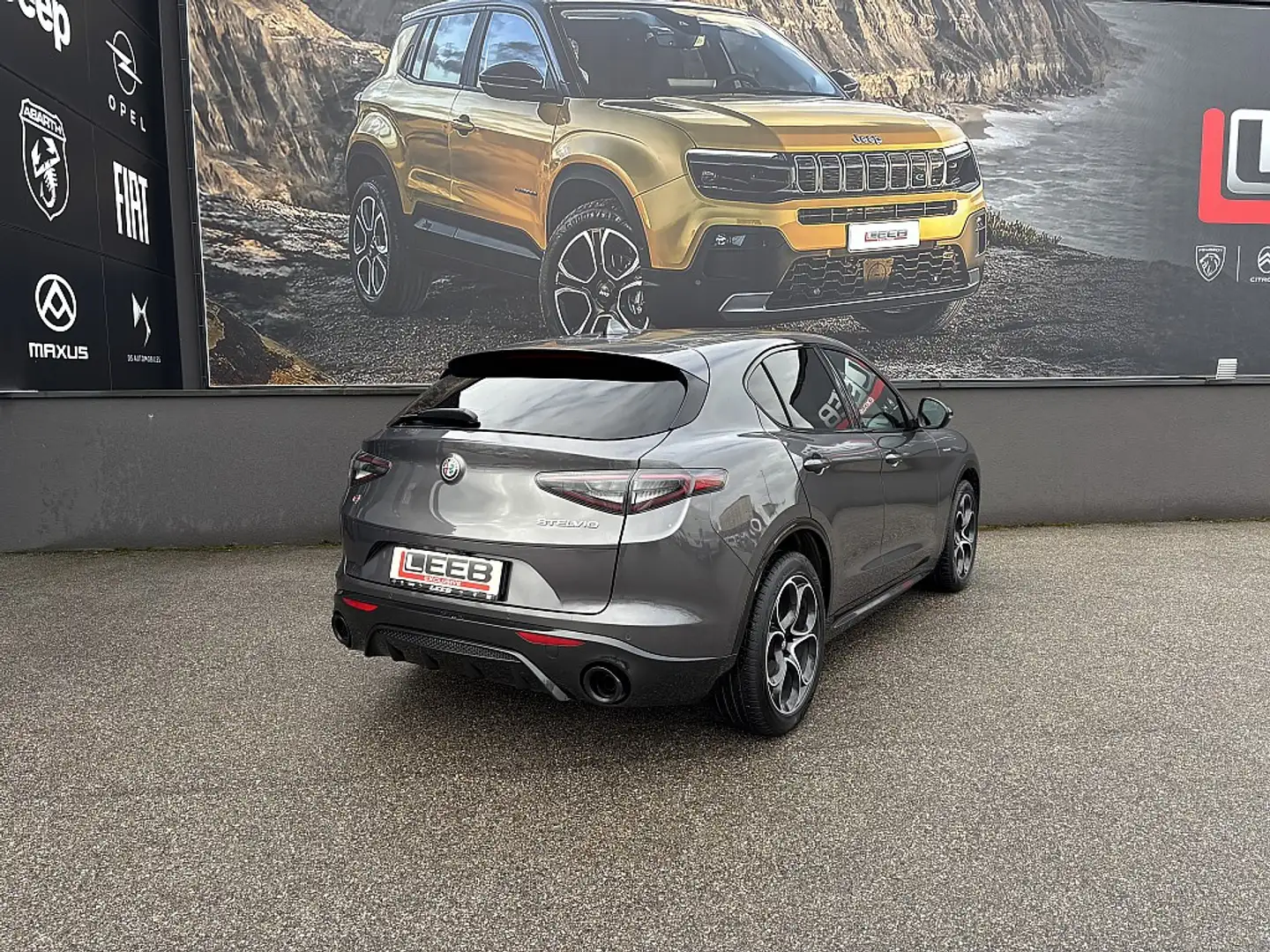 Alfa Romeo Stelvio Ti + Veloce Paket 2,2 16V 210 AT8 Q4 Grau - 2