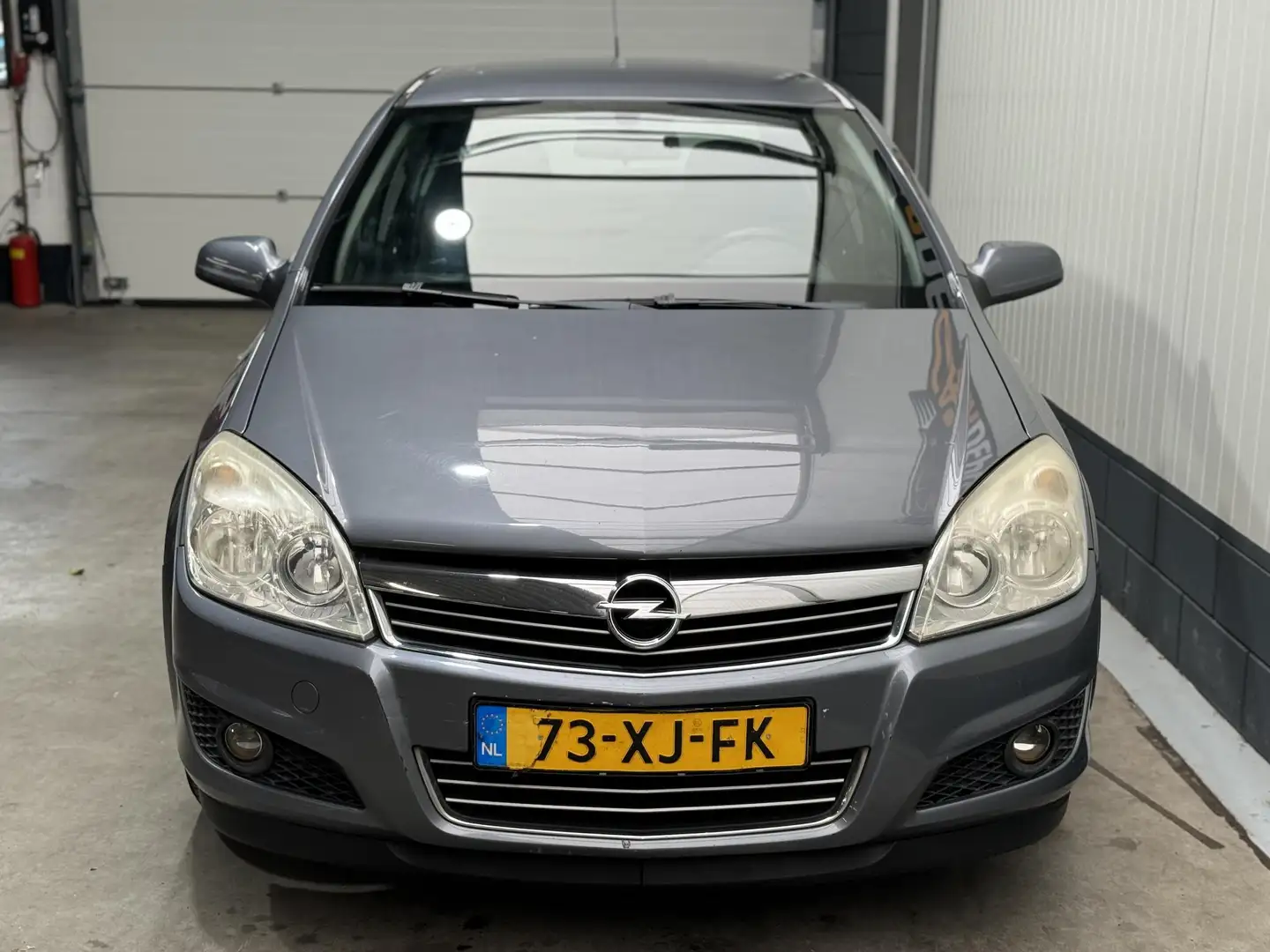 Opel Astra 1.6 Temptation Grau - 2
