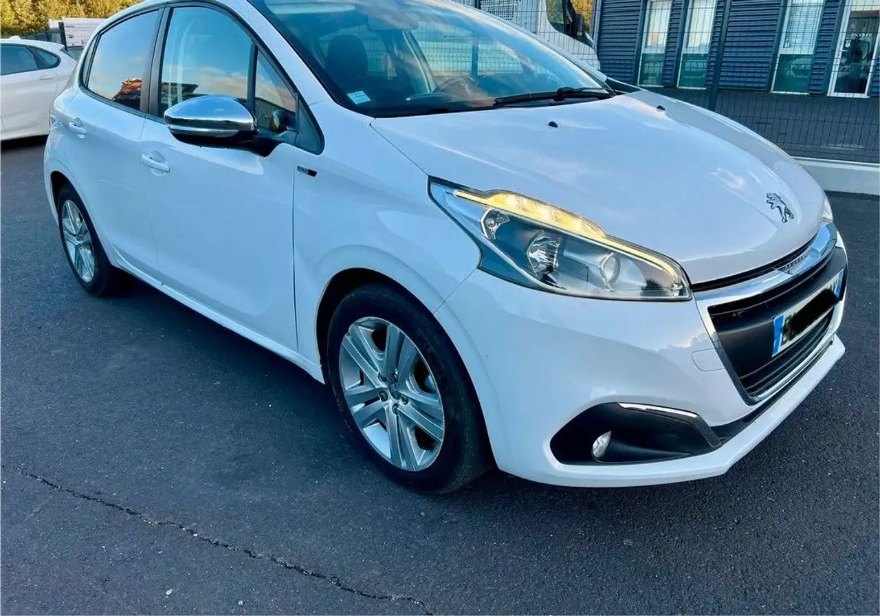 Peugeot 208 1.6 BlueHDi 100 Style