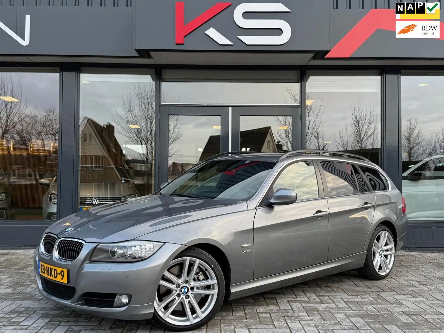 BMW 330 3-serie Touring 330xi High Executive Xenon Leder C Grau - 1