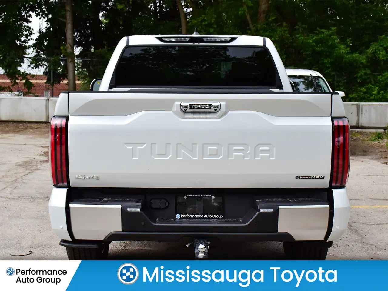 Toyota Tundra снимка Toyota Tundra