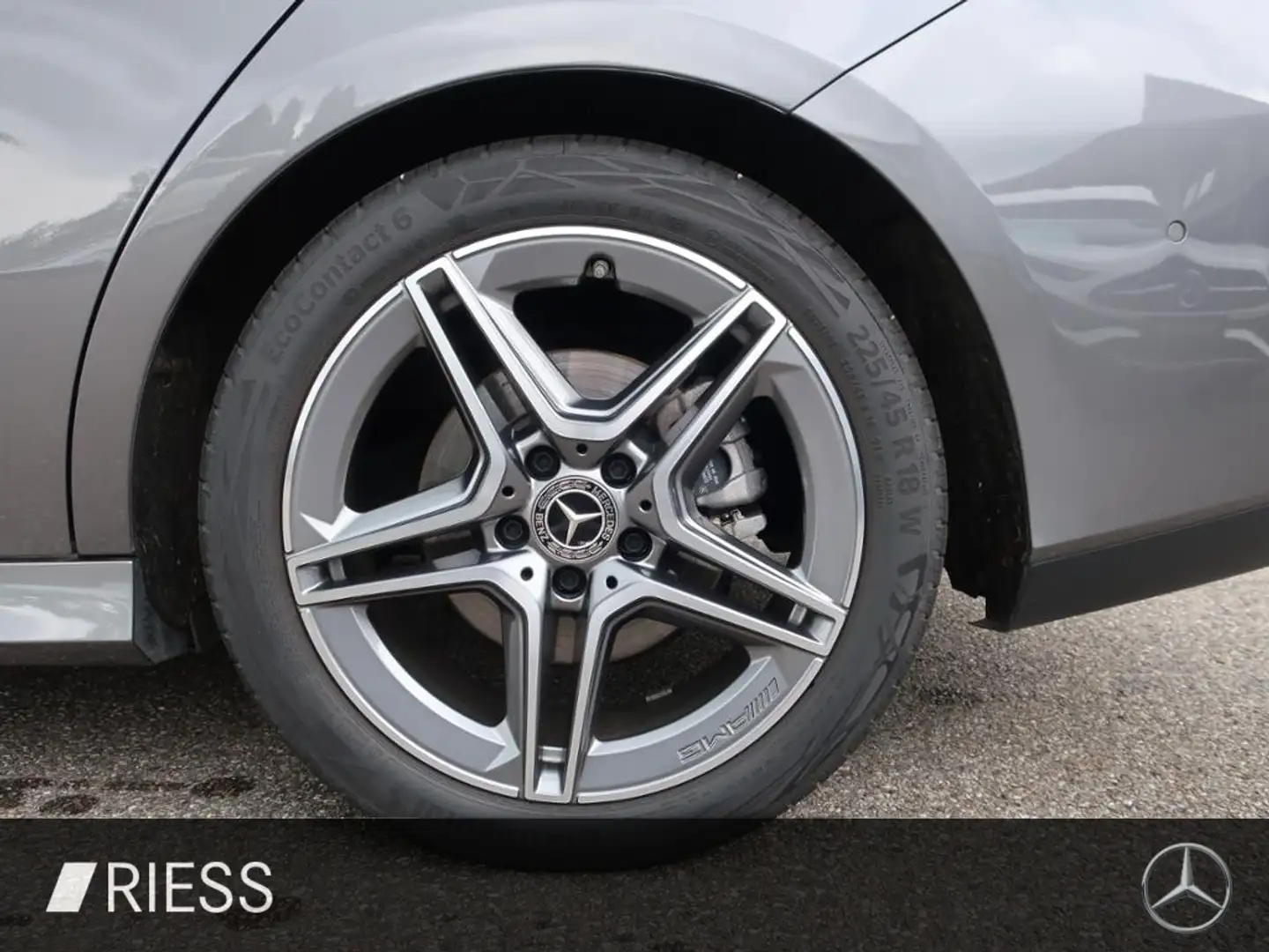 Mercedes-Benz CLA 220 d Coupé AMG PREMIUM SPORT PANO WINTER-PAKET Gris - 2