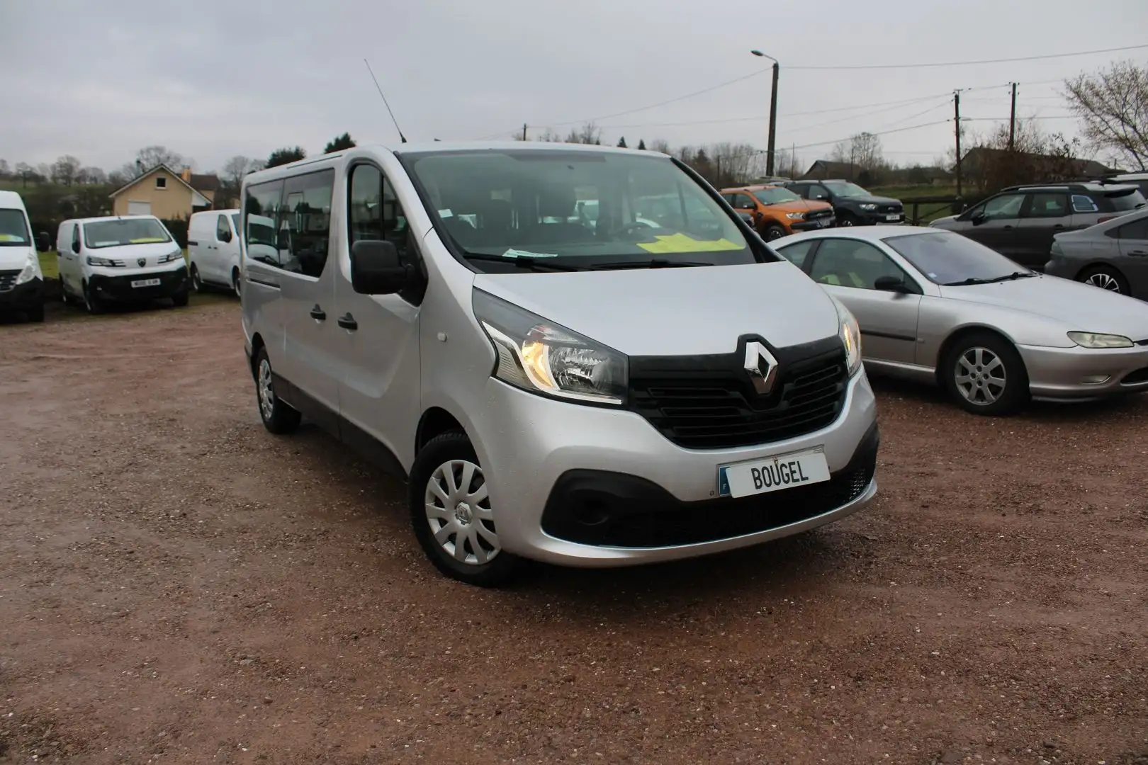 Renault Trafic 9 PLACES L2 1L6 DCI 125 CV ENERGY RÉGULATEUR BLUETOOTH CLIMAT  ABS  ATTELAGE Gris - 1
