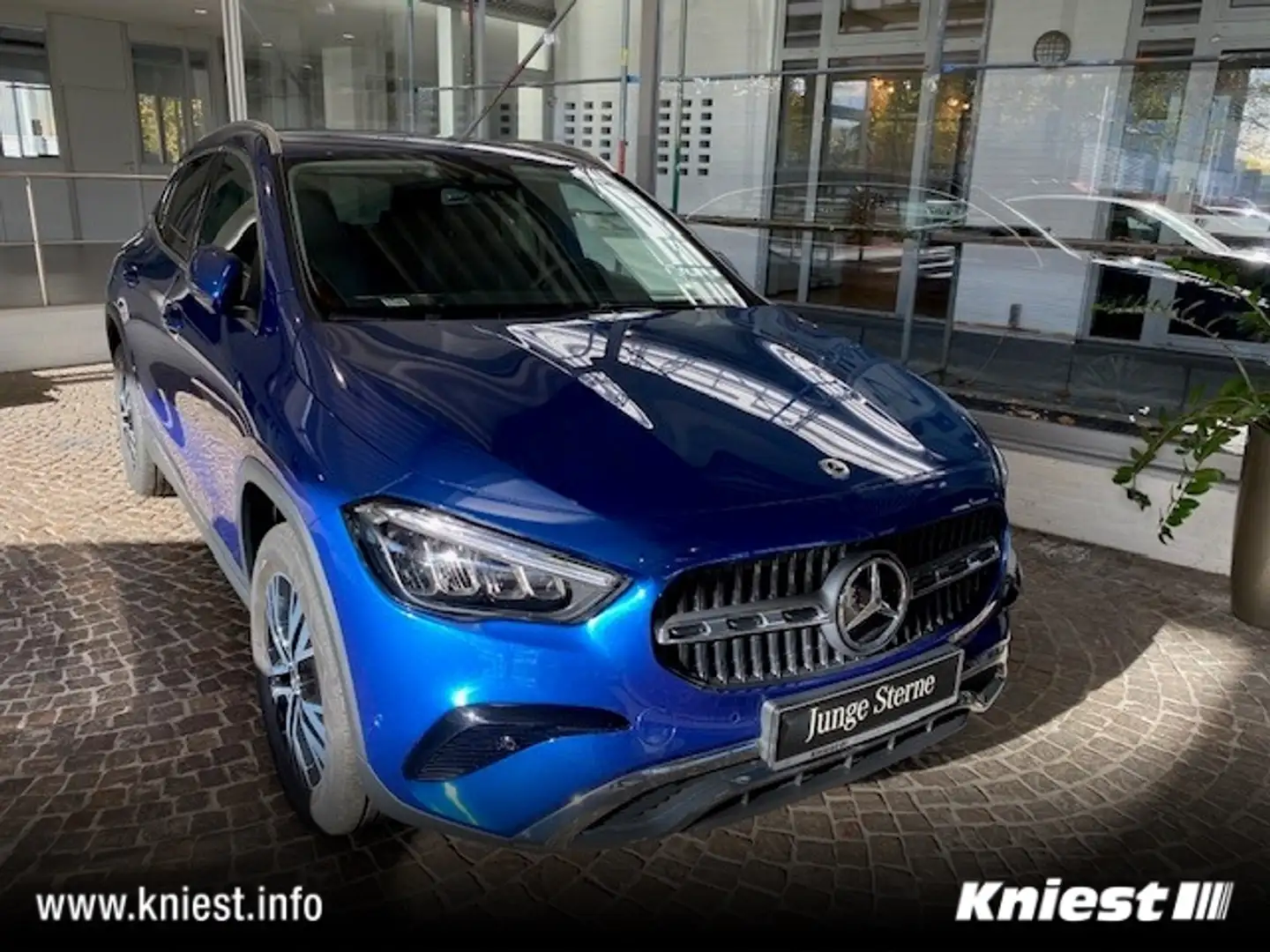 Mercedes-Benz GLA 200 Progressiv Line Advanced Blau - 1