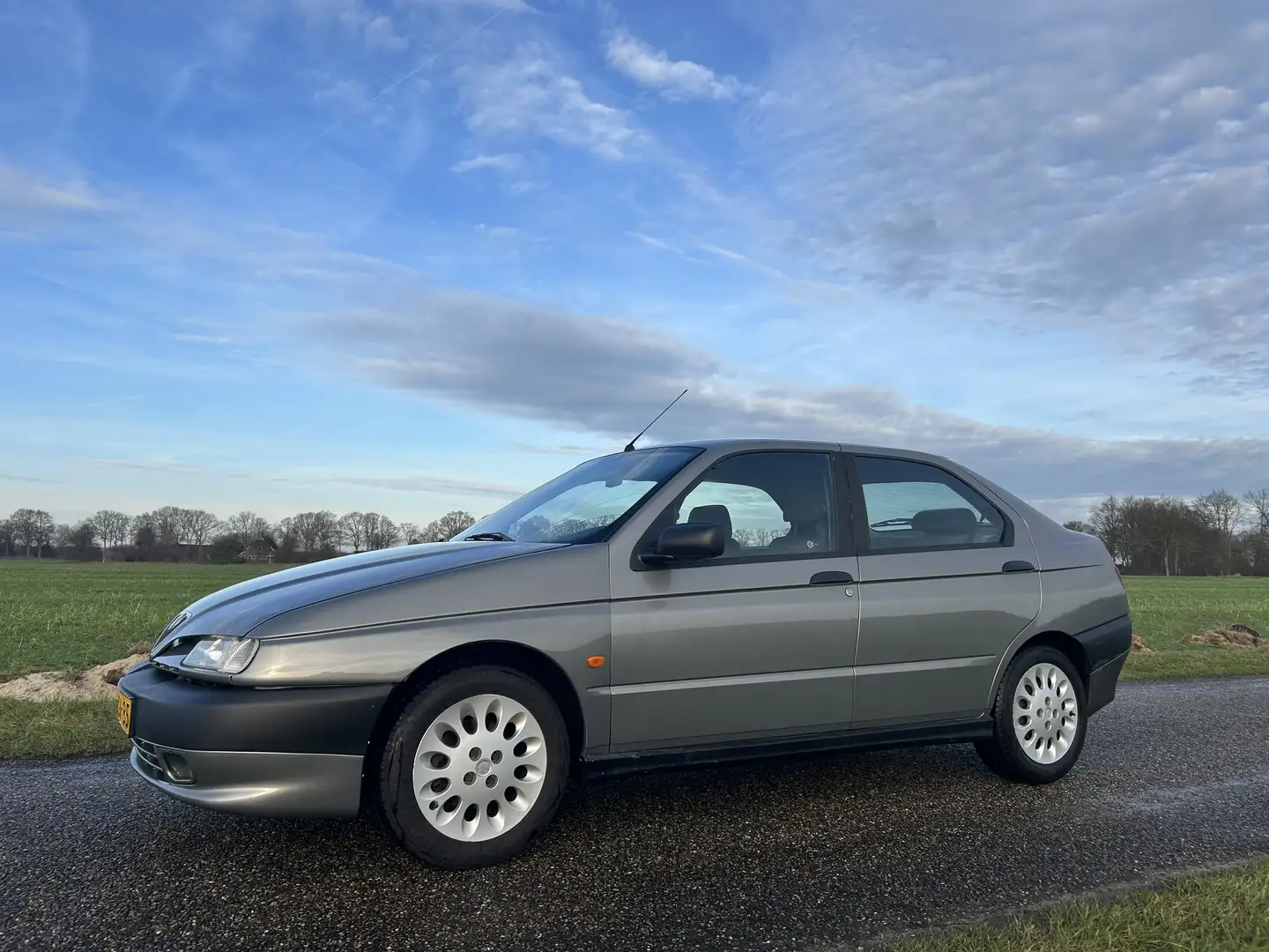 Alfa Romeo 146 1.6 Grau - 1