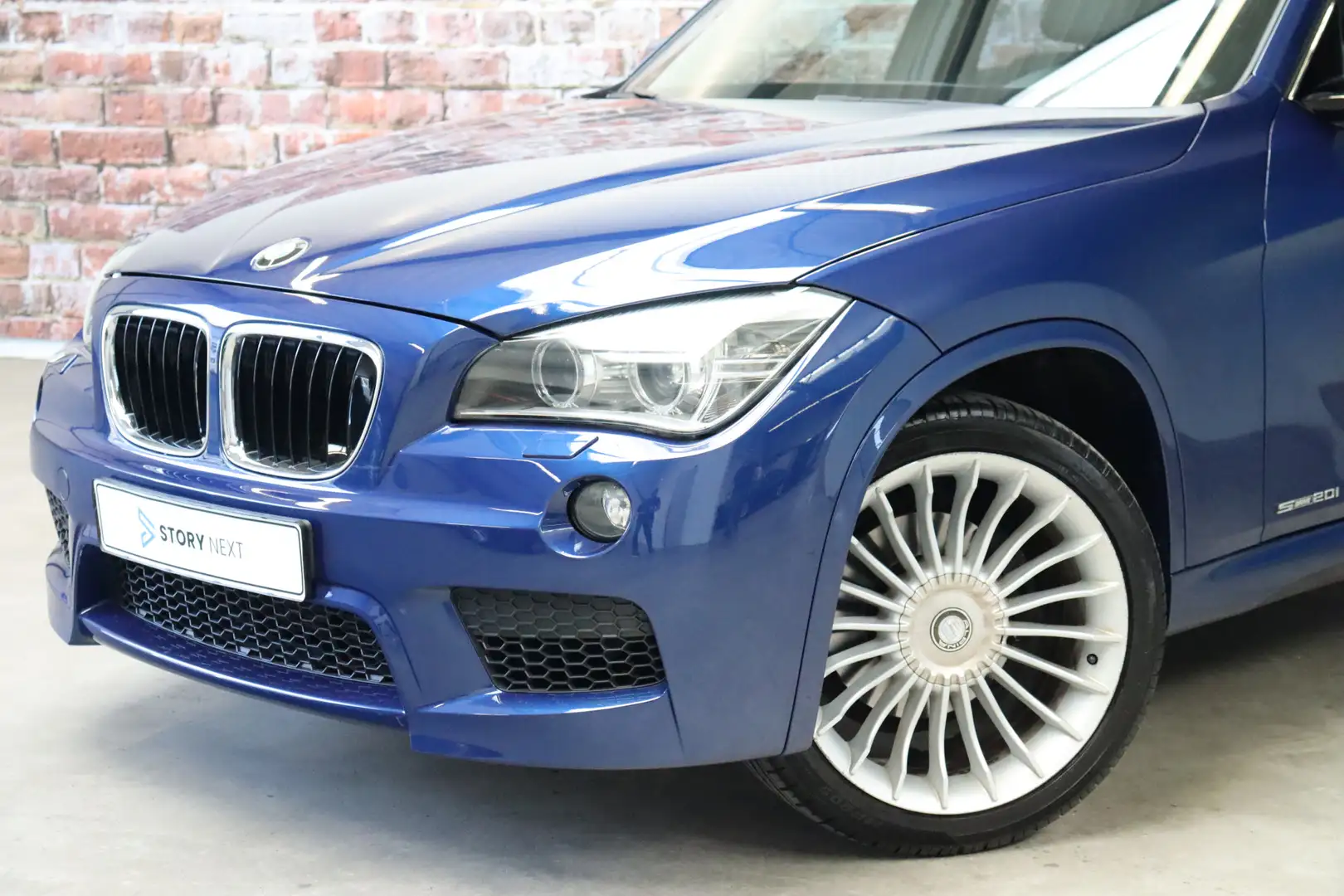 BMW X1 sDrive20i High Executive M Sport Pakket Automaat / Blauw - 2