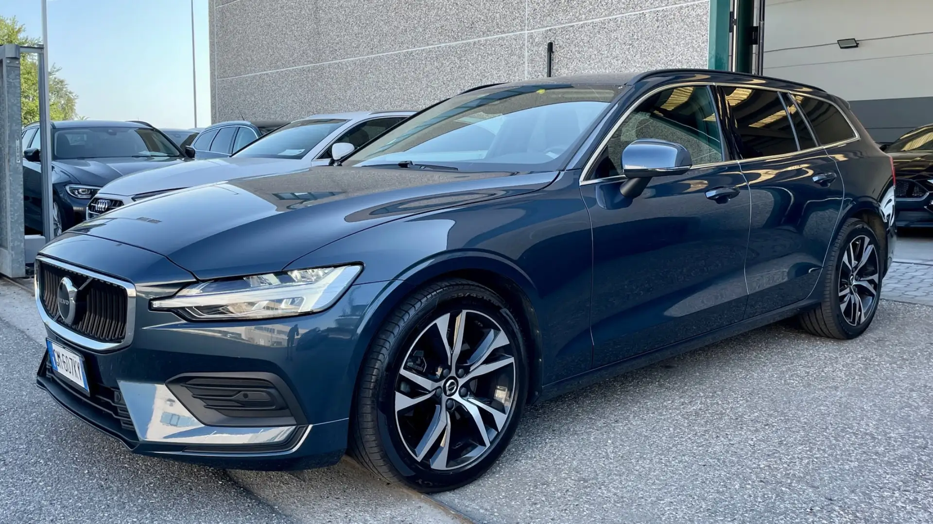 Volvo V60 B4 (d) automatico Plus Bright Grigio - 2