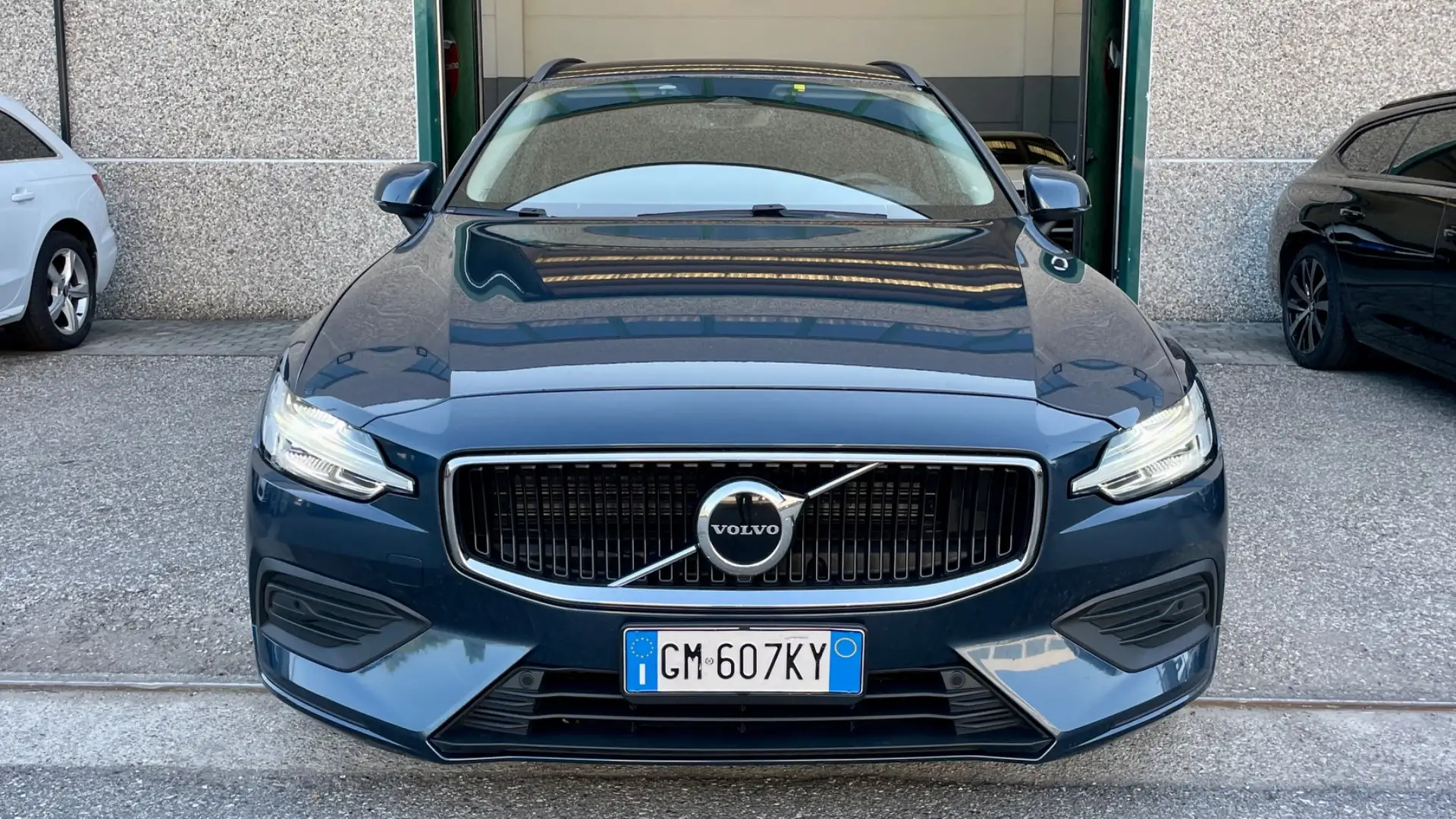 Volvo V60 B4 (d) automatico Plus Bright Grigio - 1