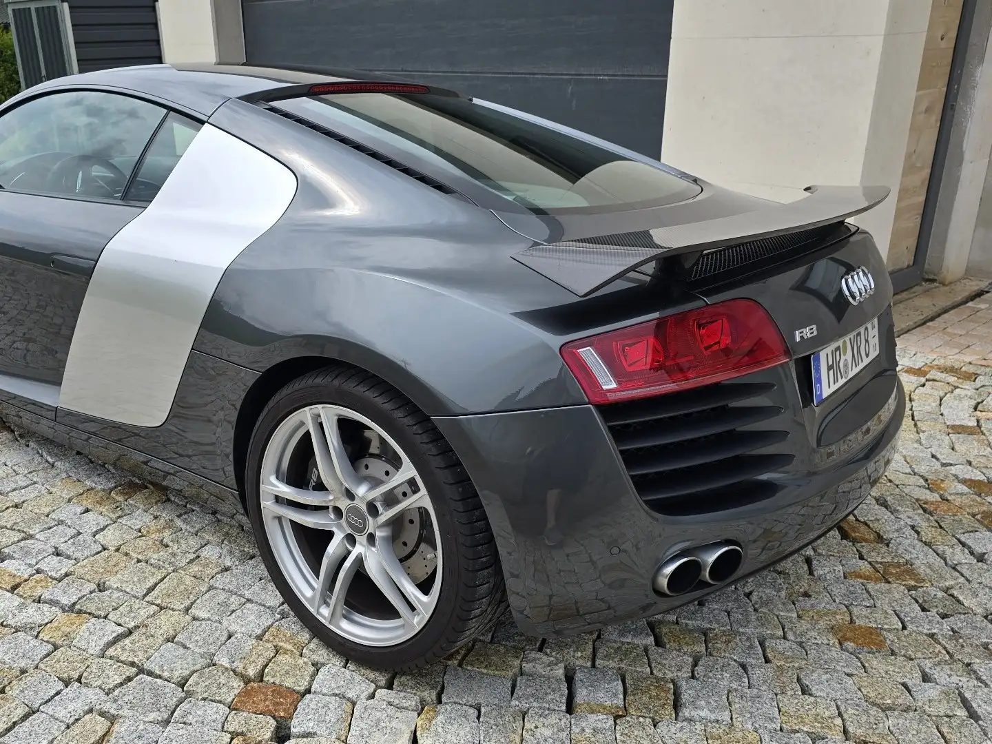 Audi R8 4.2 FSI quattro R tronic Grau - 2