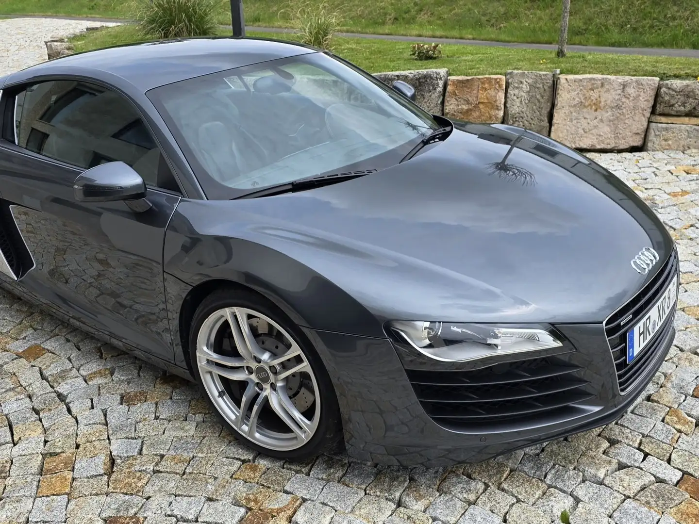 Audi R8 4.2 FSI quattro R tronic Grau - 1