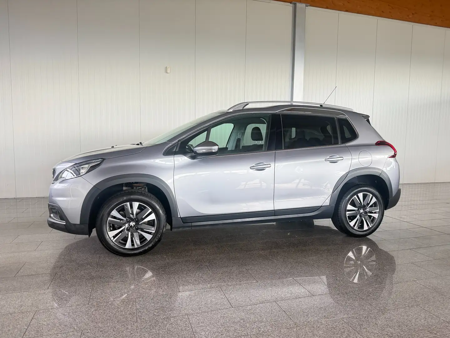 Peugeot 2008 Allure Grau - 1