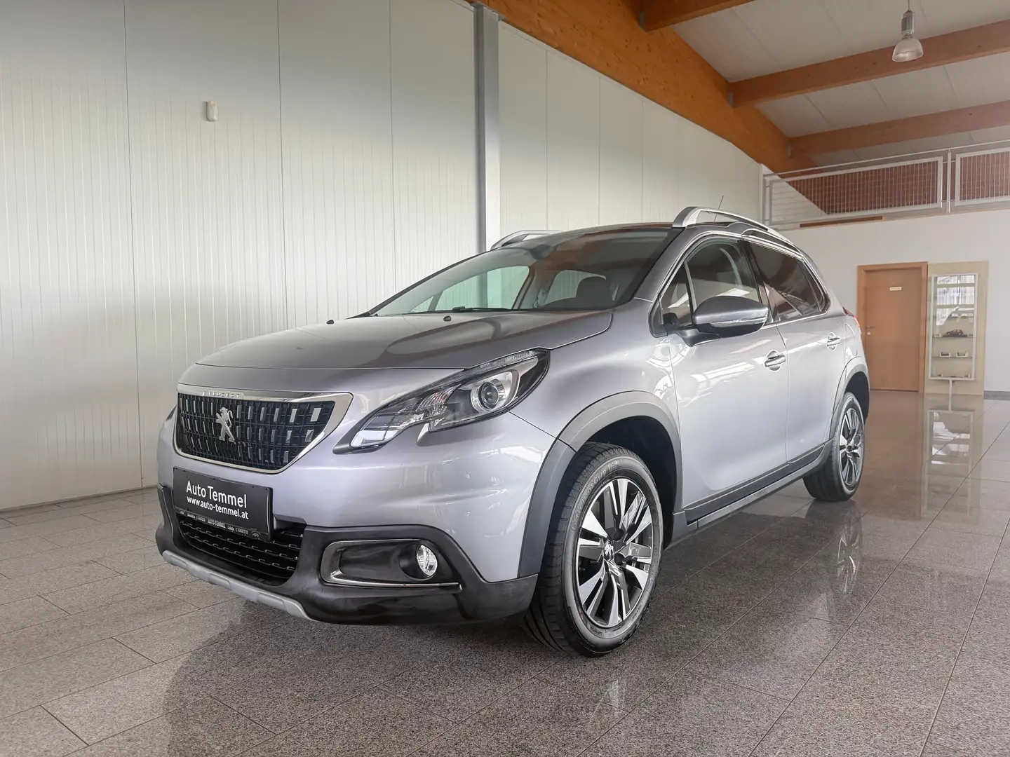 Peugeot 2008 Allure Grau - 2