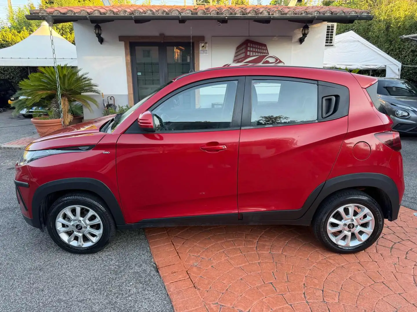 Mahindra KUV100 1.2 VVT K8 UNICO PROPRIETARIO! Rot - 2